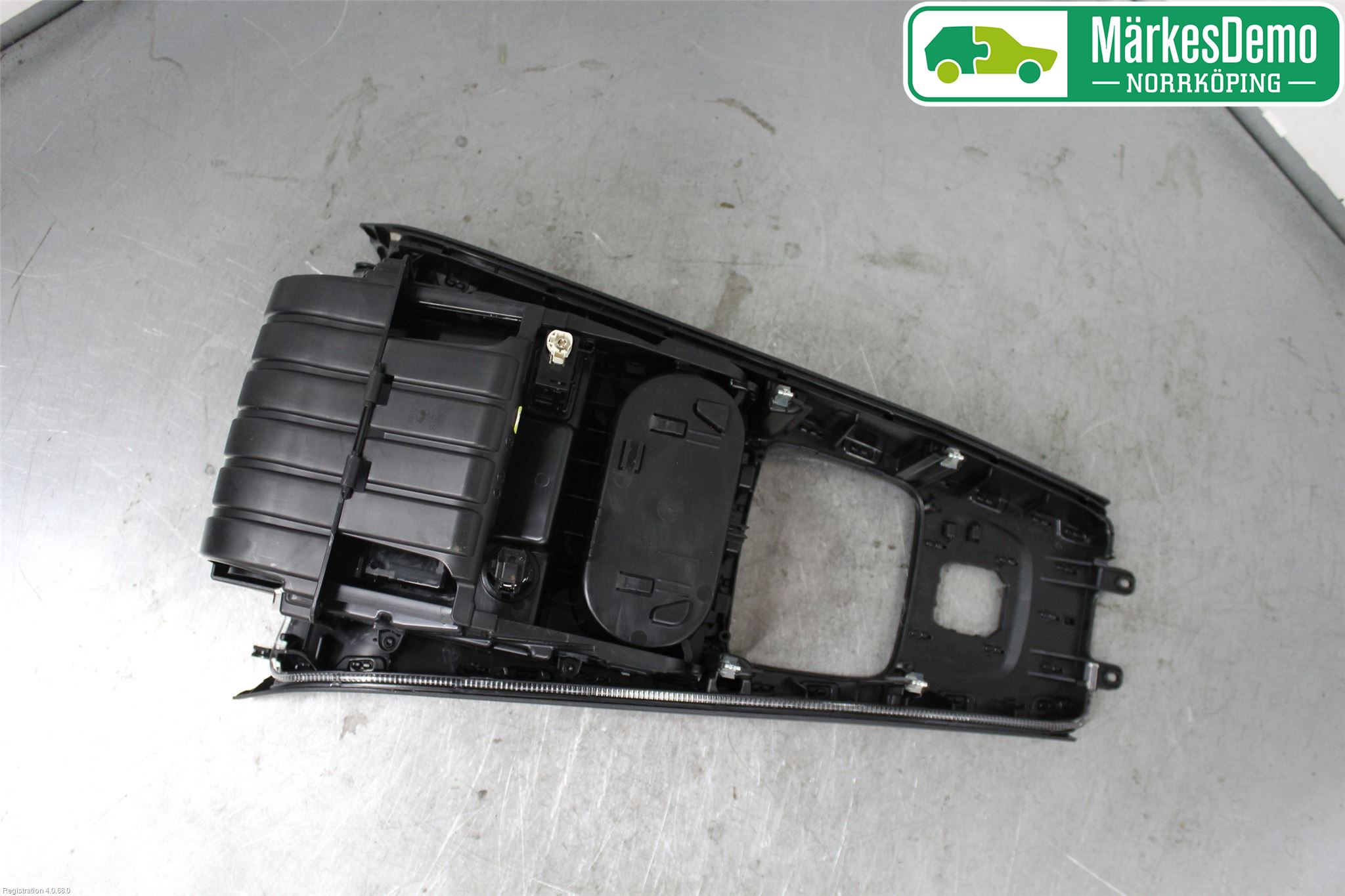 Mercedes-Benz MB A-KLASS (W177) 18- Instrumentkonsoll Mitt