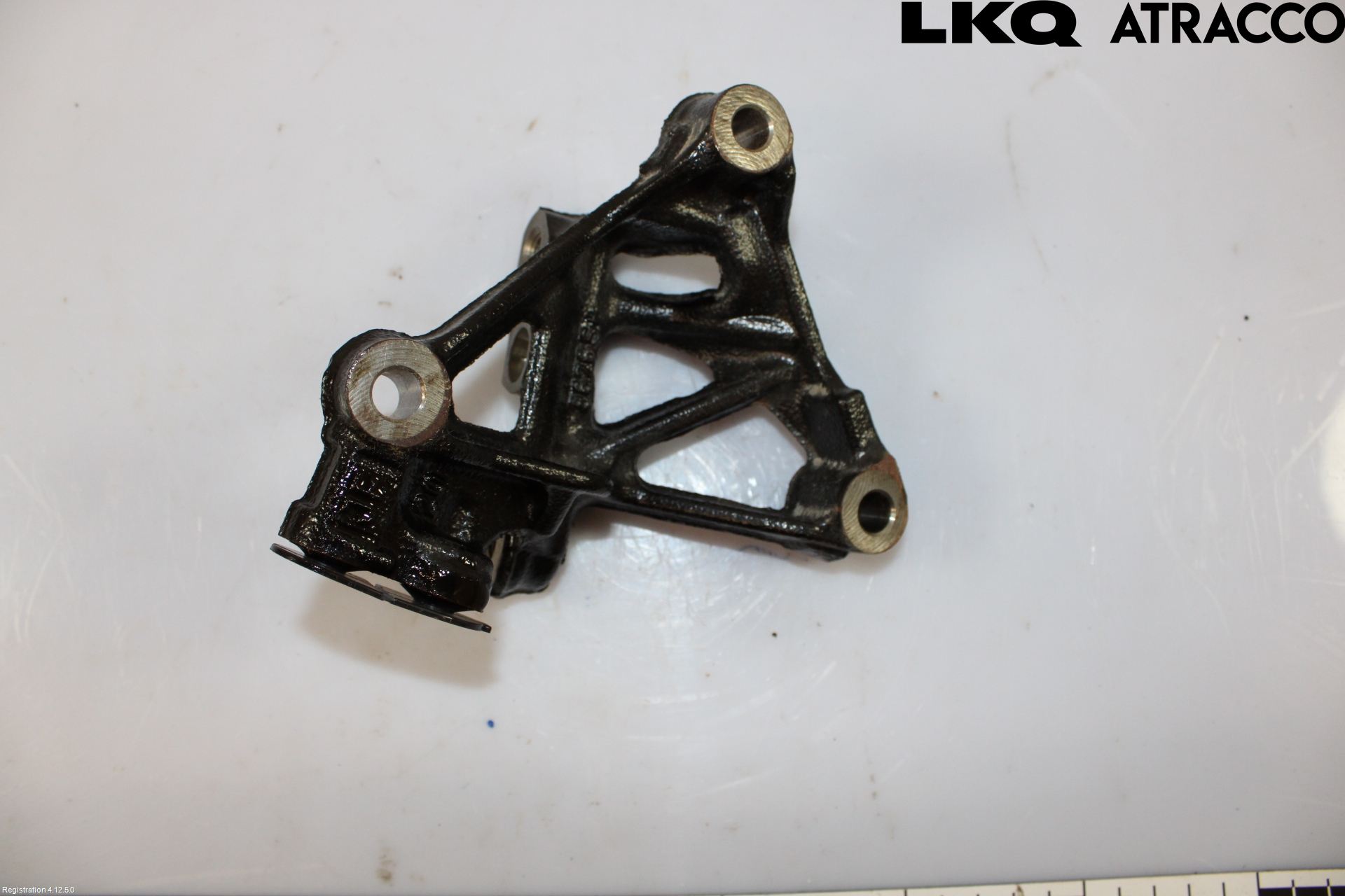 Toyota YARIS XP21 20- Motorfäste