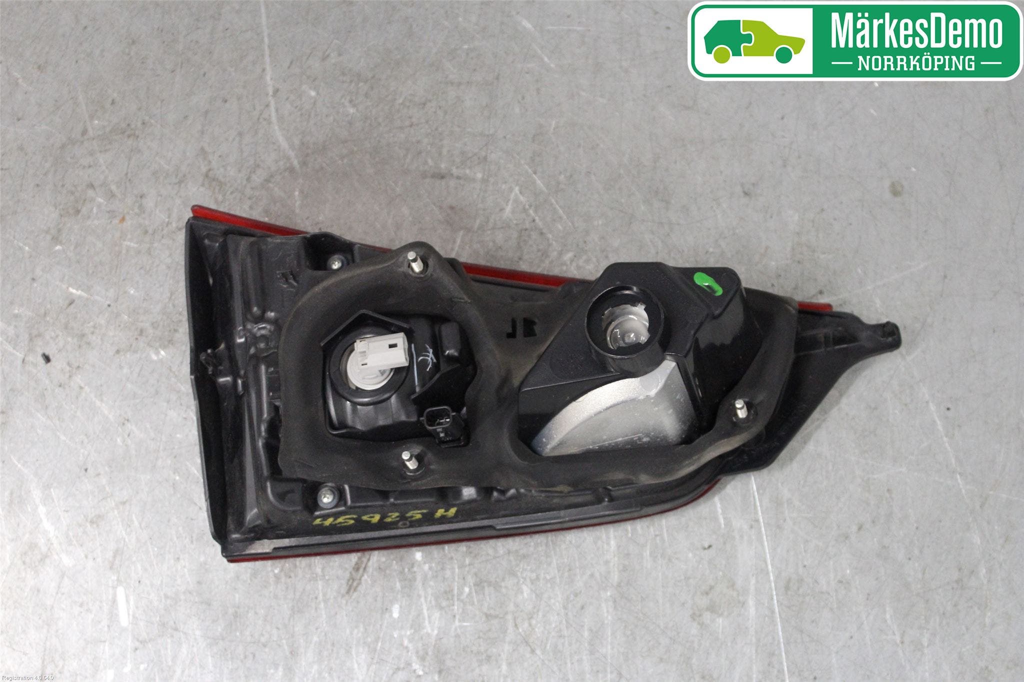 Nissan QASHQAI 14-17 Bakljus Lucka Hö