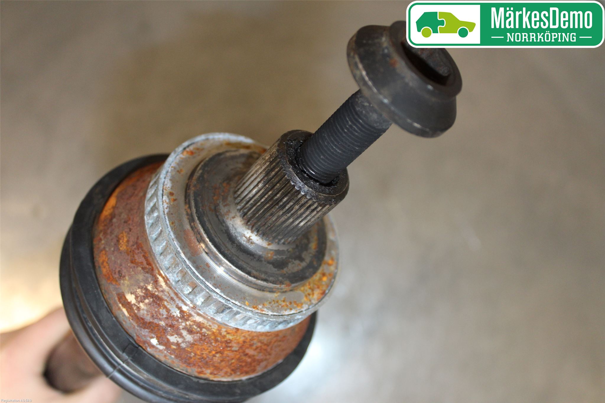 Audi A6/S6     97-05 Drivaxel Fram Höger