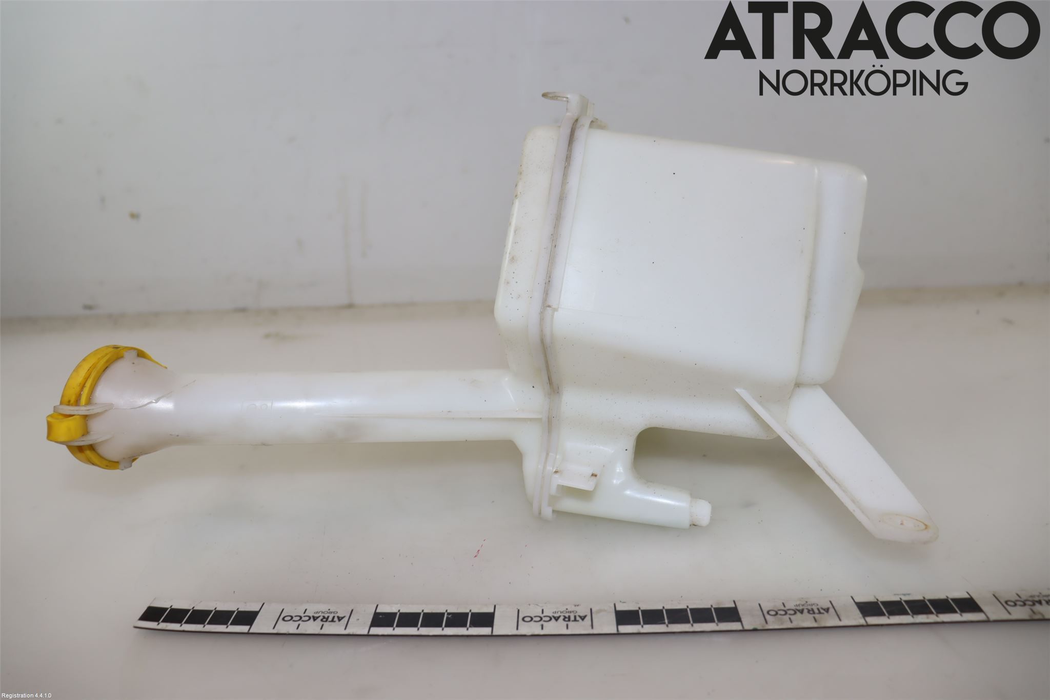 Toyota YARIS XP130 12-14 Spolartank Vindruta