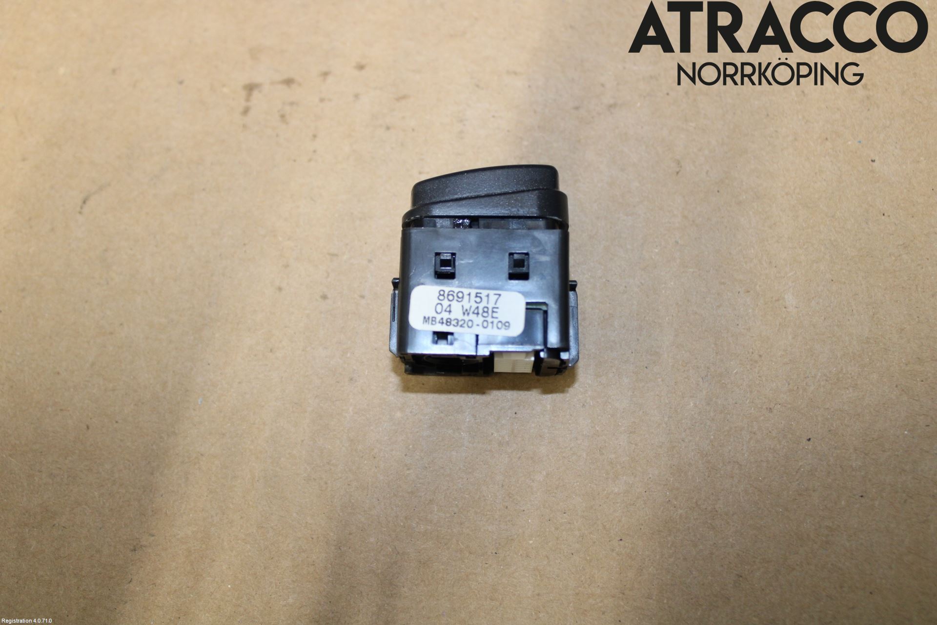 Volvo V70 05-08 Strömställare Fram