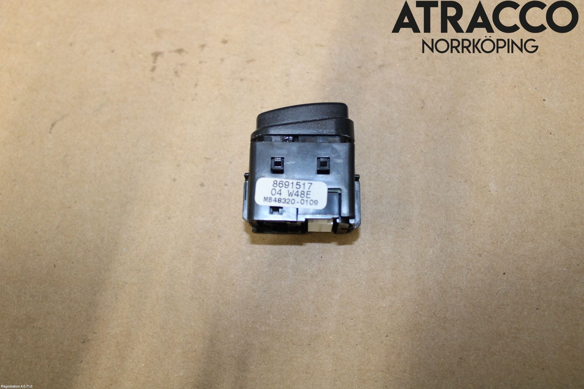 Volvo V70 05-08 Strömställare Fram