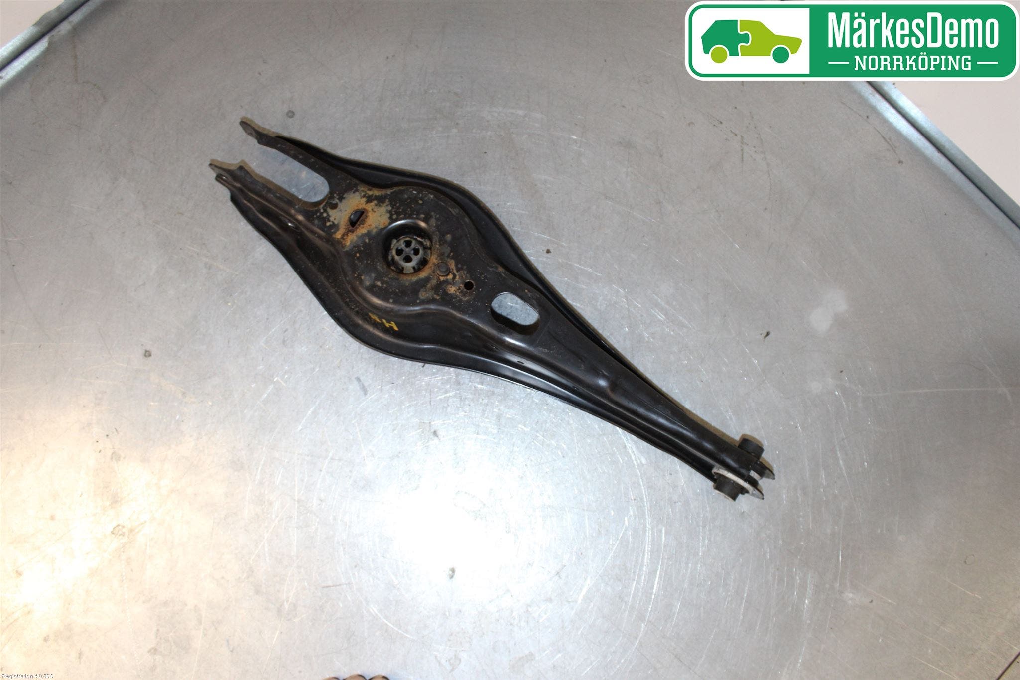 Volkswagen VW TOURAN 16- Bärarm Bak Höger