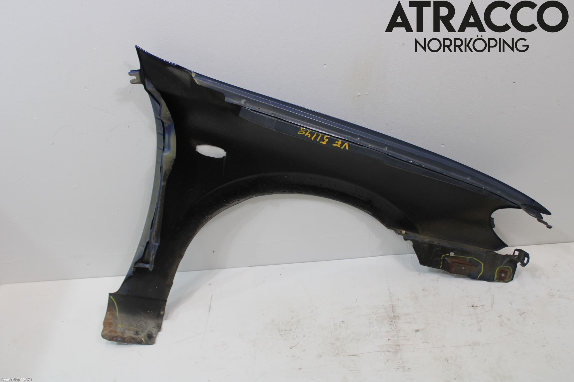 Nissan ALMERA    00-06 Skärm Fram Höger