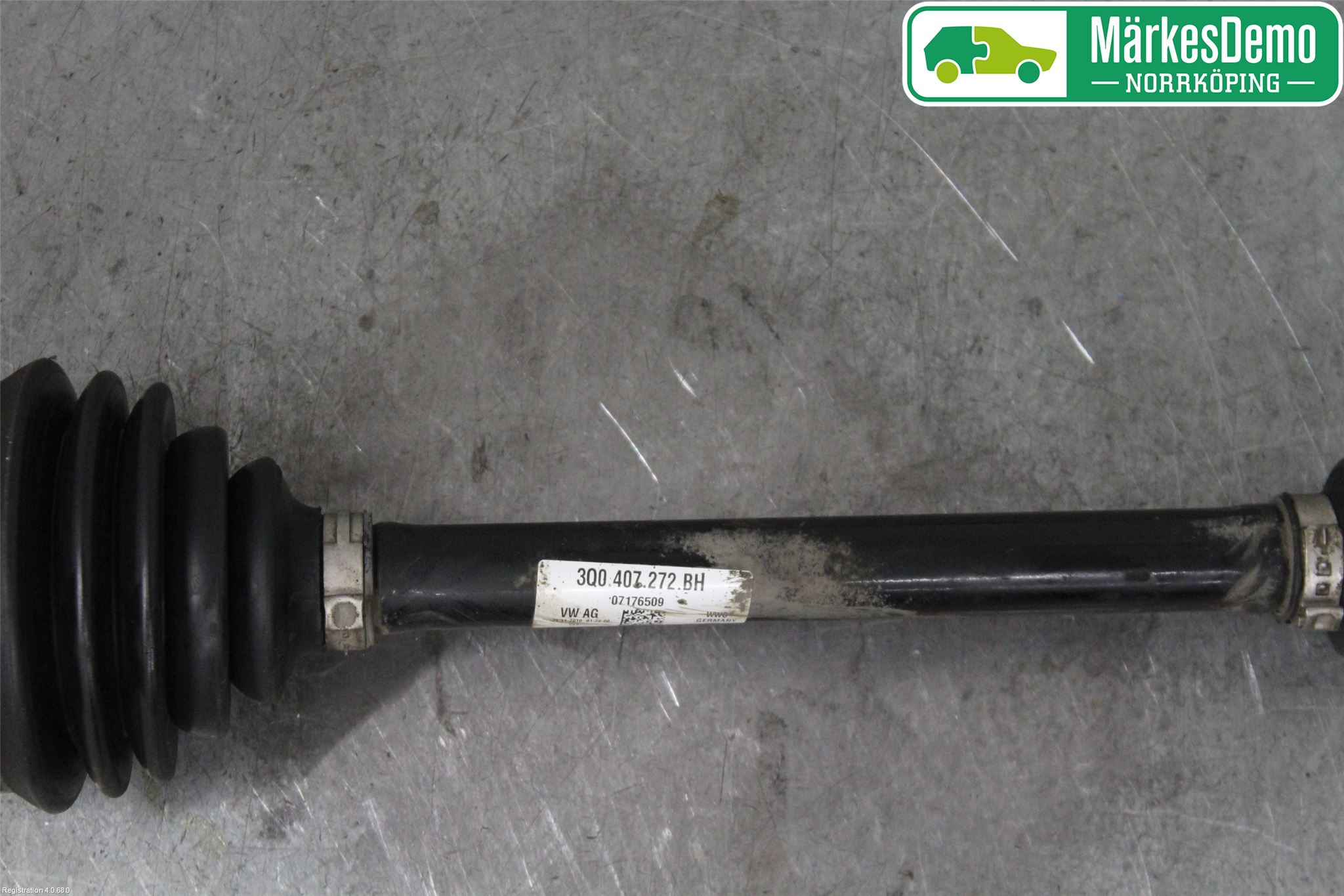 Volkswagen VW TIGUAN 16-24 Drivaxel Fram Höger