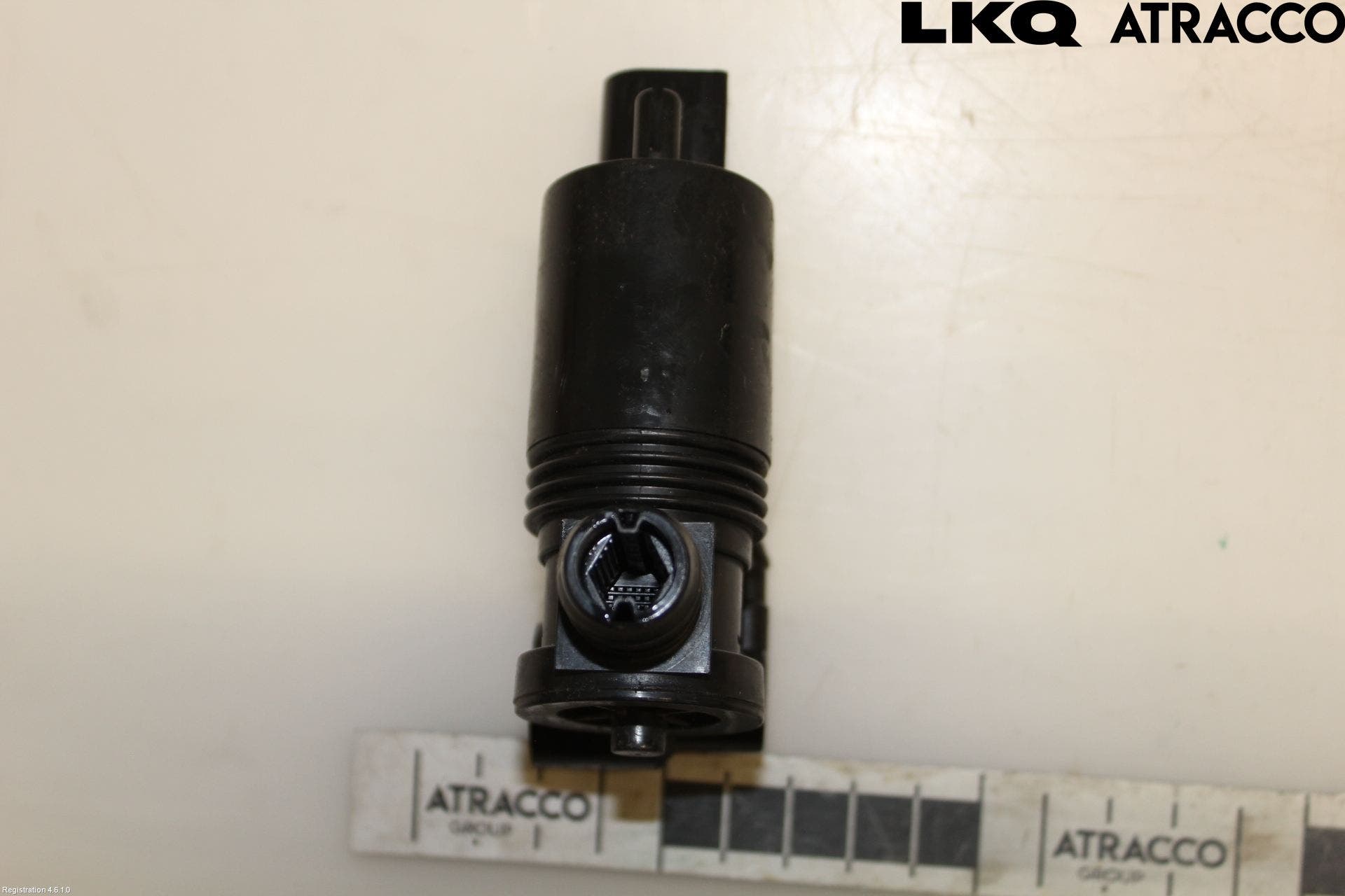 Volvo V90 17->> Spolarpump Vindruta