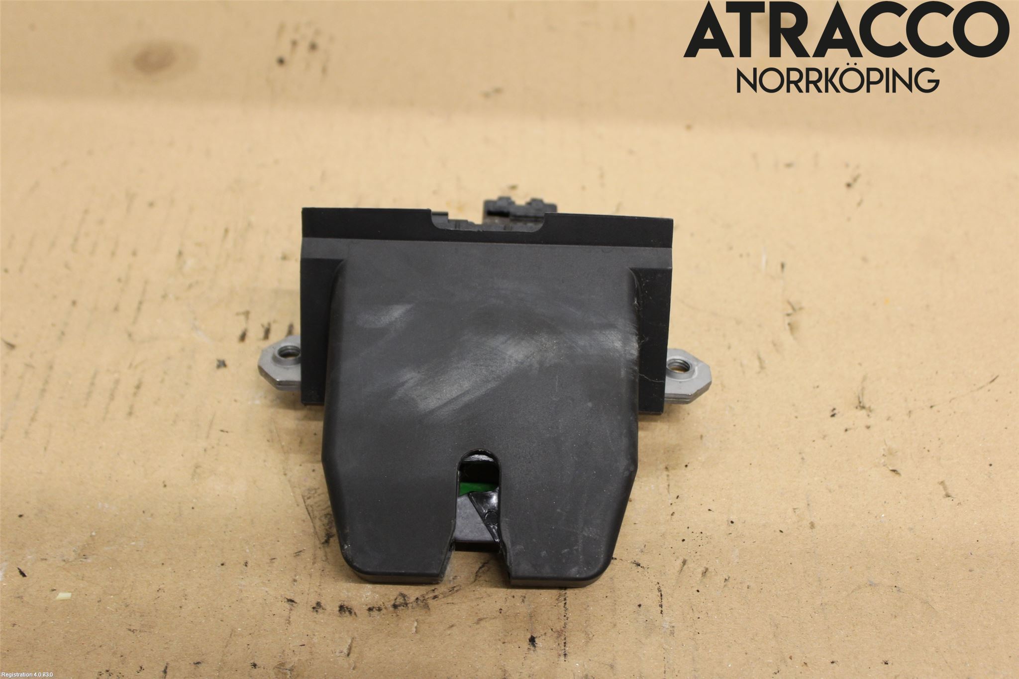 Volvo V40 12-19 Låskista Baklucka