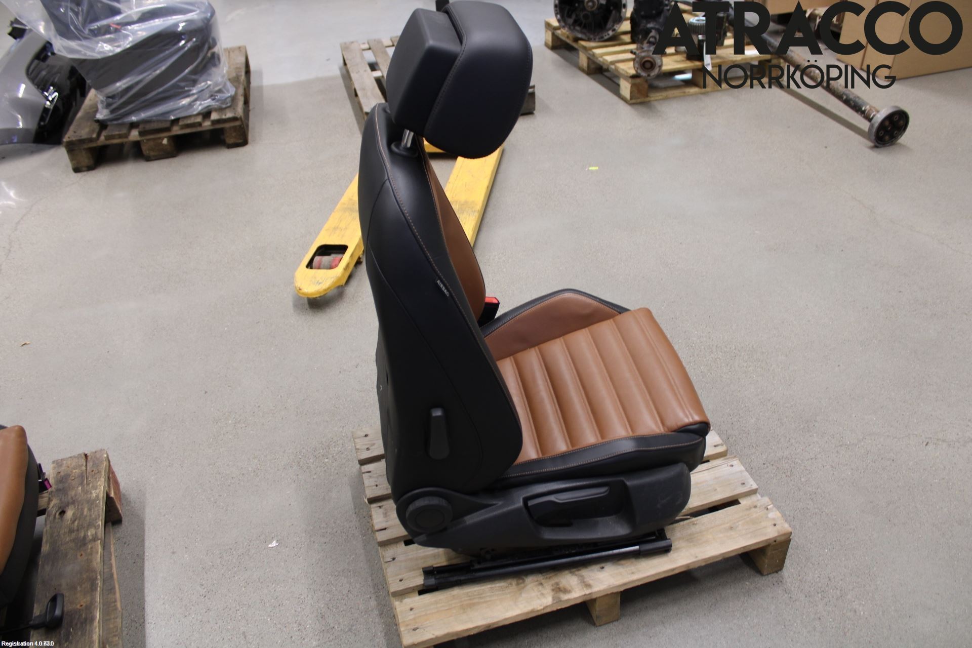Volkswagen VW PASSAT 11-14 Inredning Stol Fram Hö