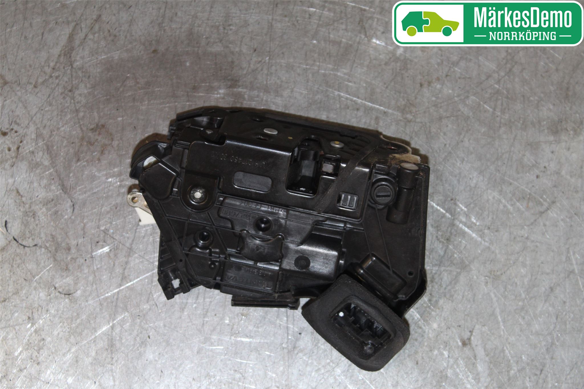 Volkswagen VW POLO 10-17 Låskista-Dörrlås