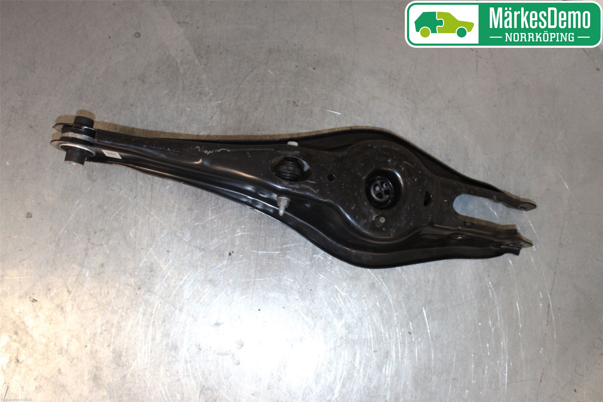 Skoda KAROQ 18- Bärarm Bak Vänster