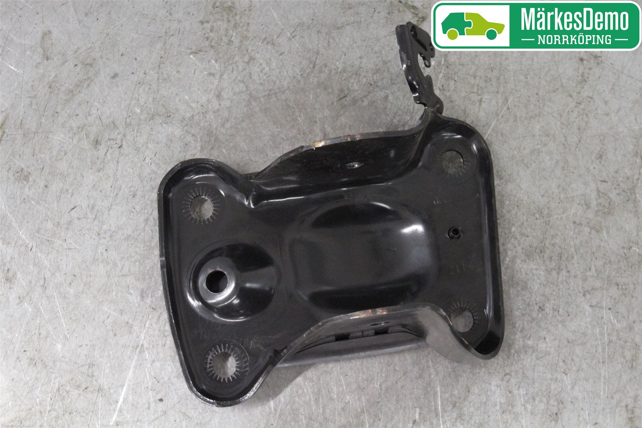 Seat ARONA Bakaxel Fäste