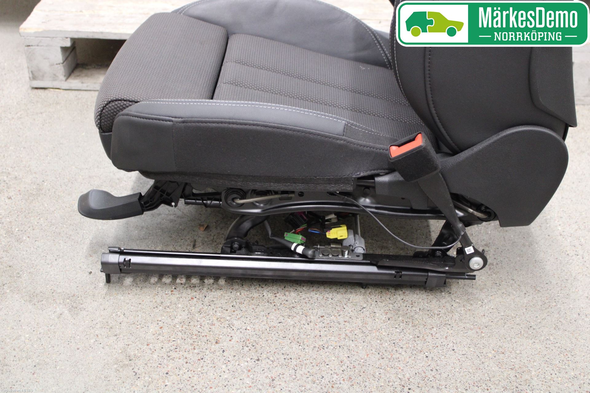 Audi A4/S4 B9 20- Inredning Stol Fram Hö