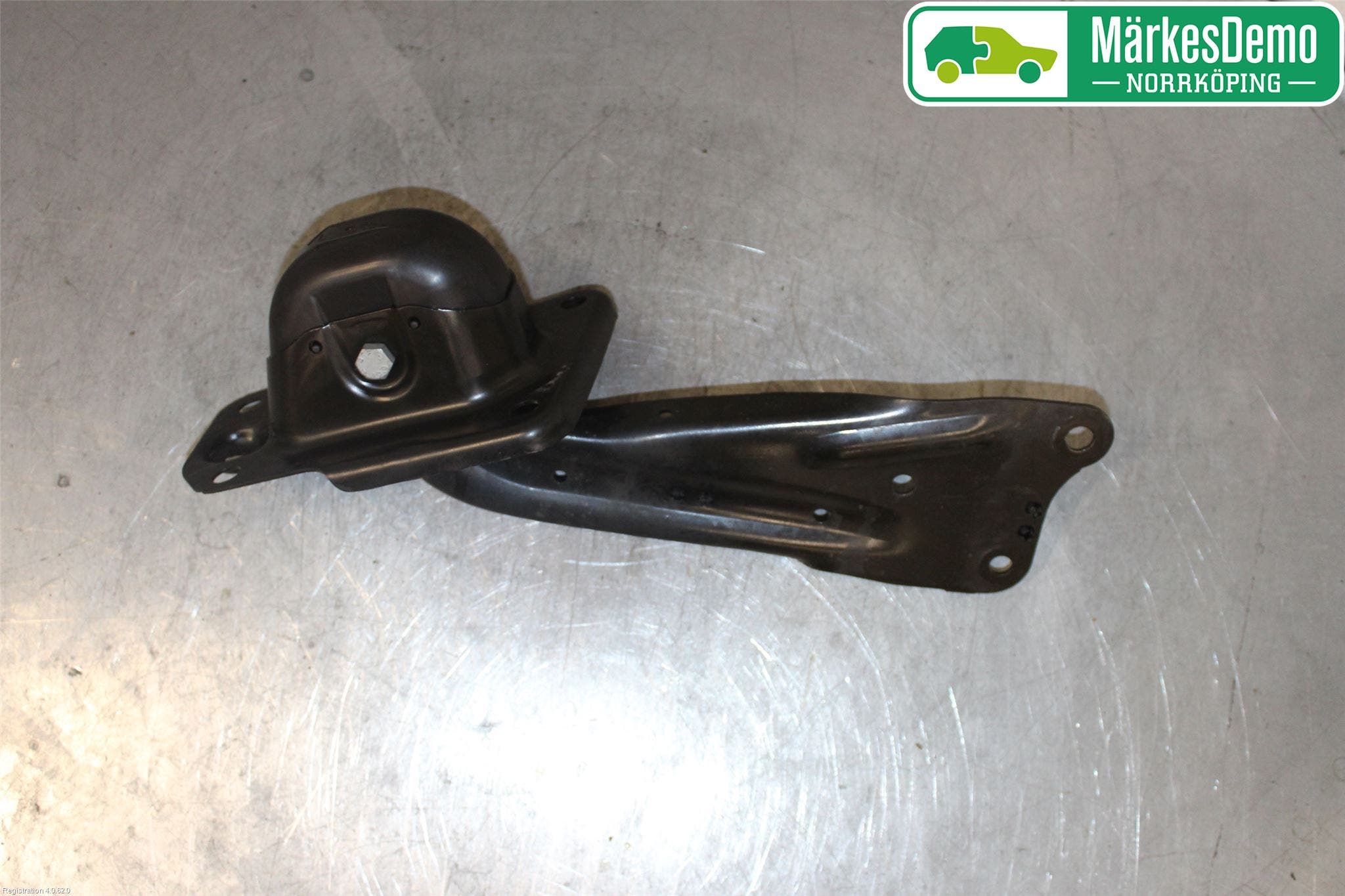 Skoda KAROQ 18- Bärarm Bak Vänster