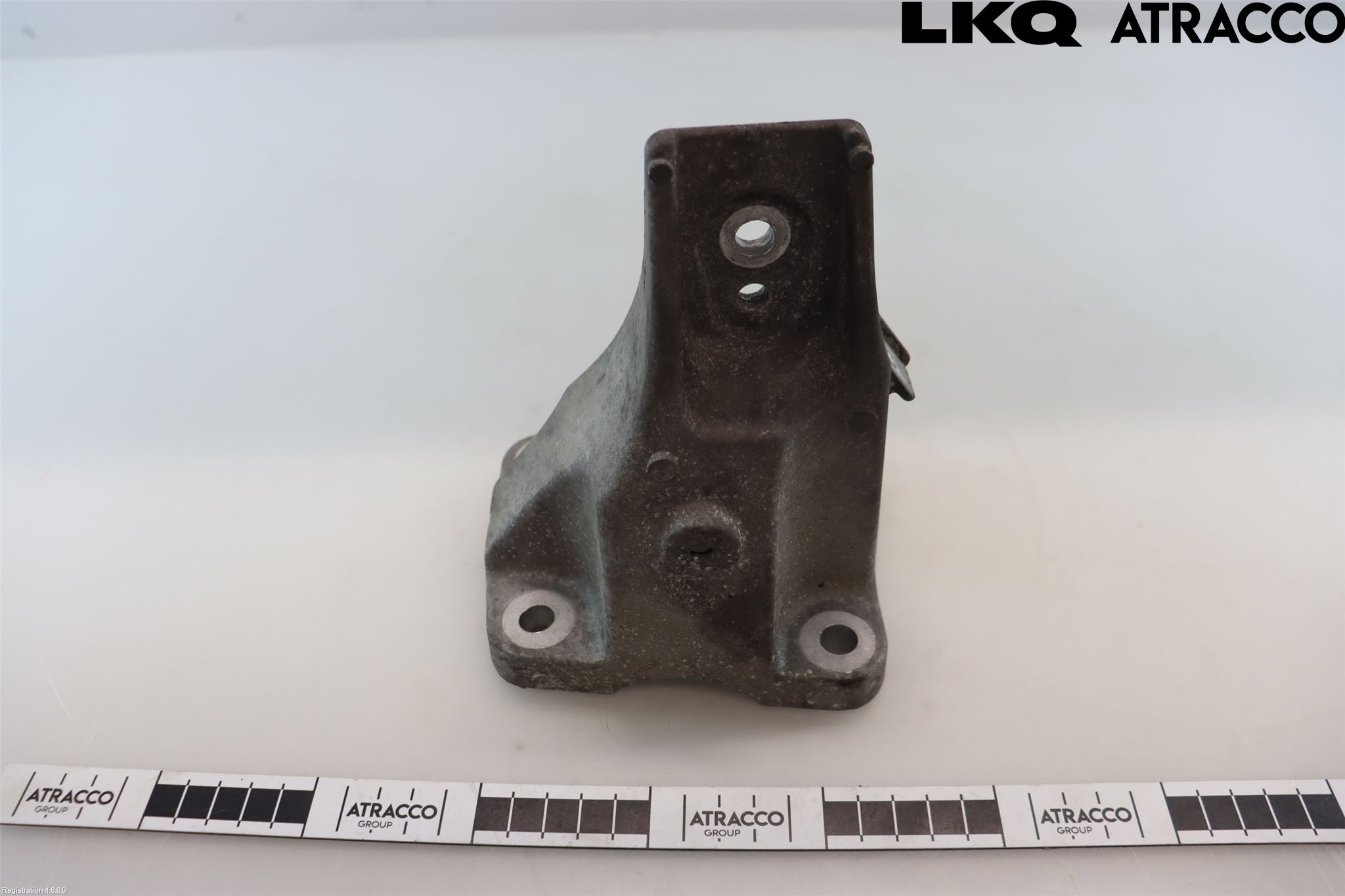 Jaguar F-PACE Motorfäste