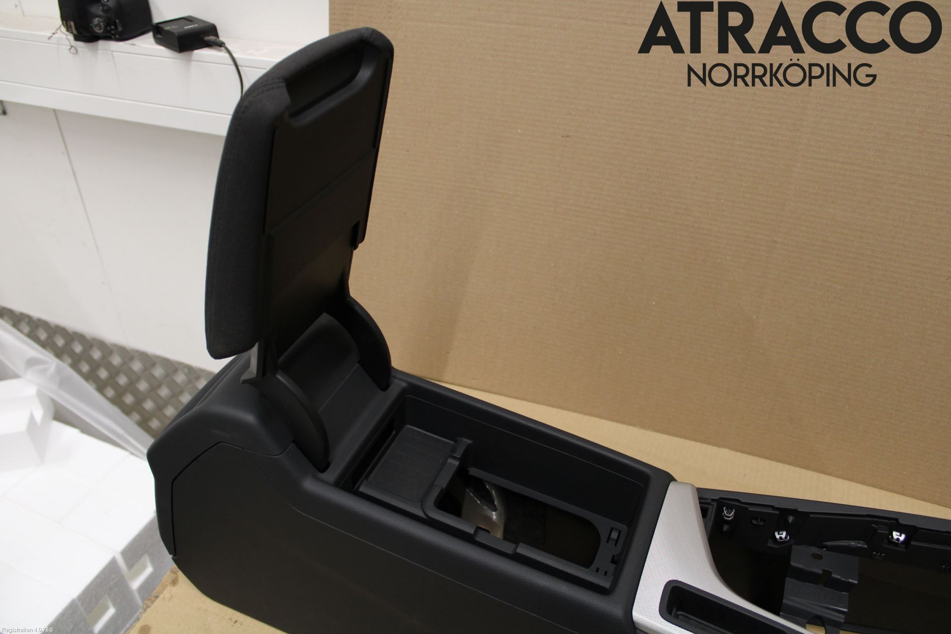 Audi A5 17- Instrumentkonsoll Mitt