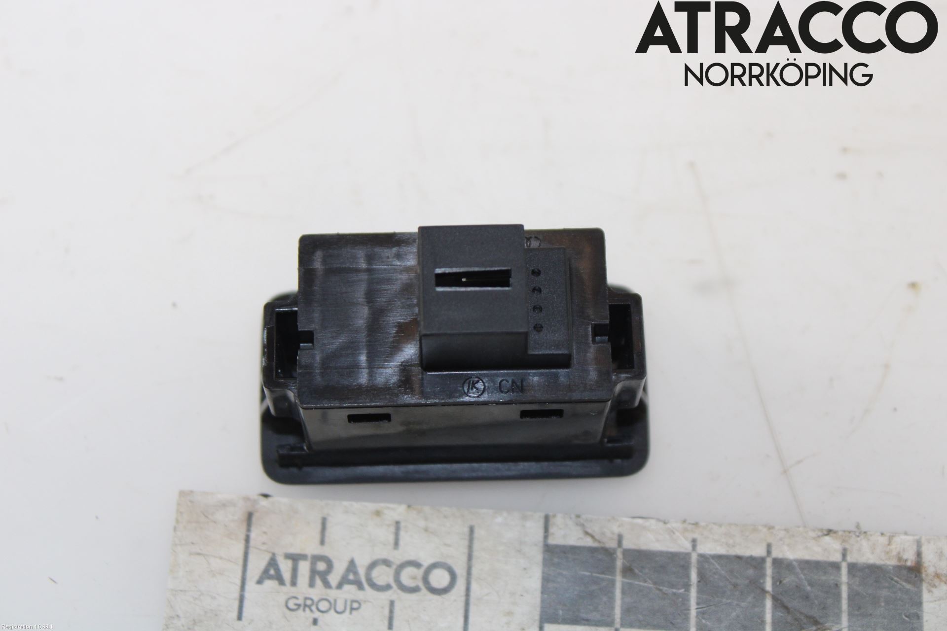 Audi Q3 F3 19- Strömställare Baklucka