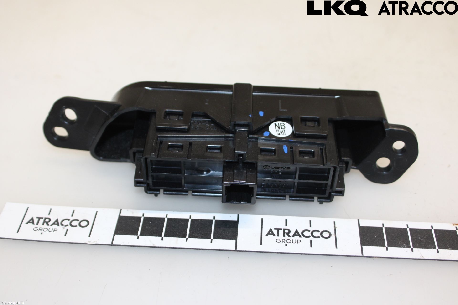 Lexus NX 340h/450h+ 21- Strömställare Tanklucka