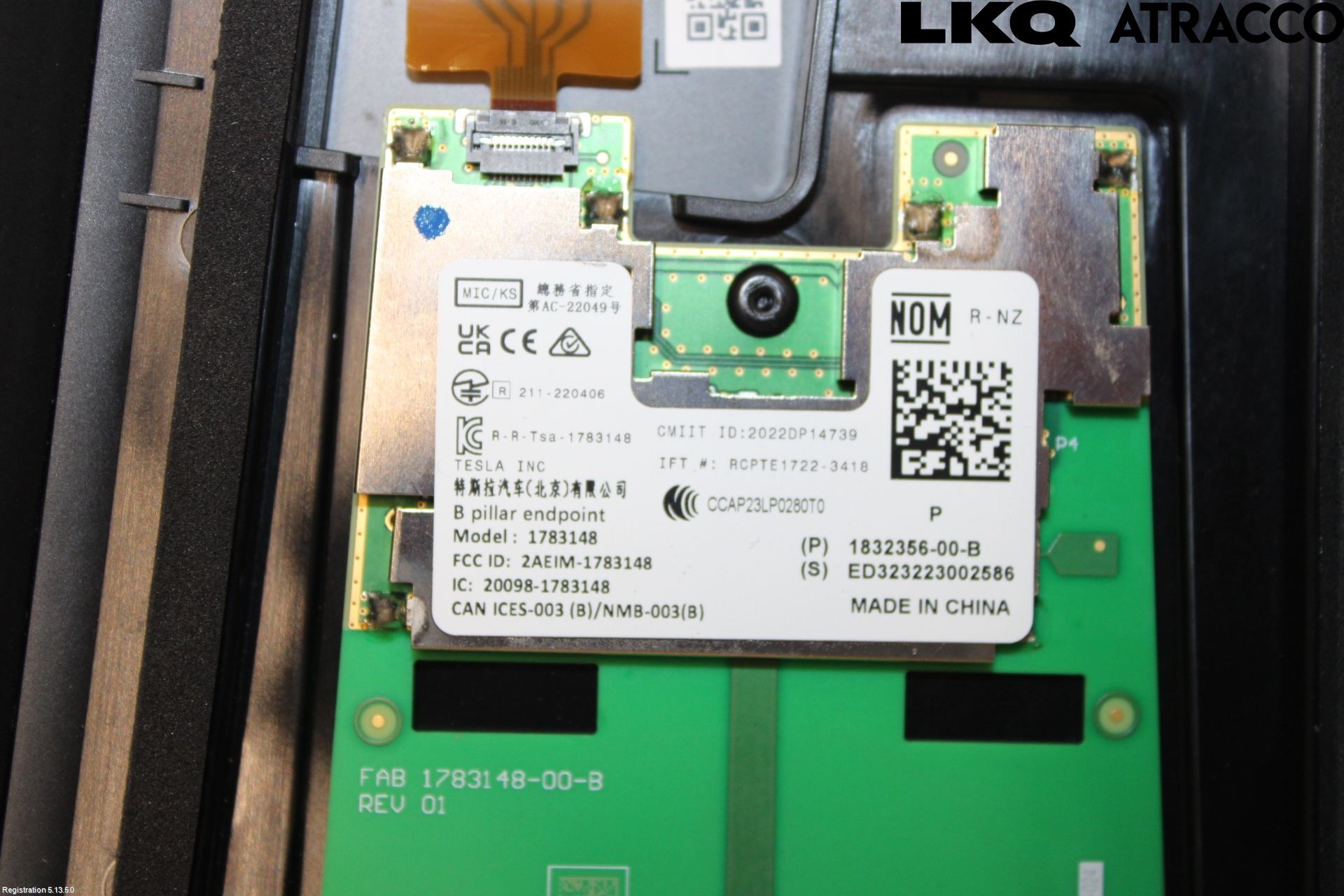 Tesla MODEL 3 17- Inr Plastd A-B-C Stolpe