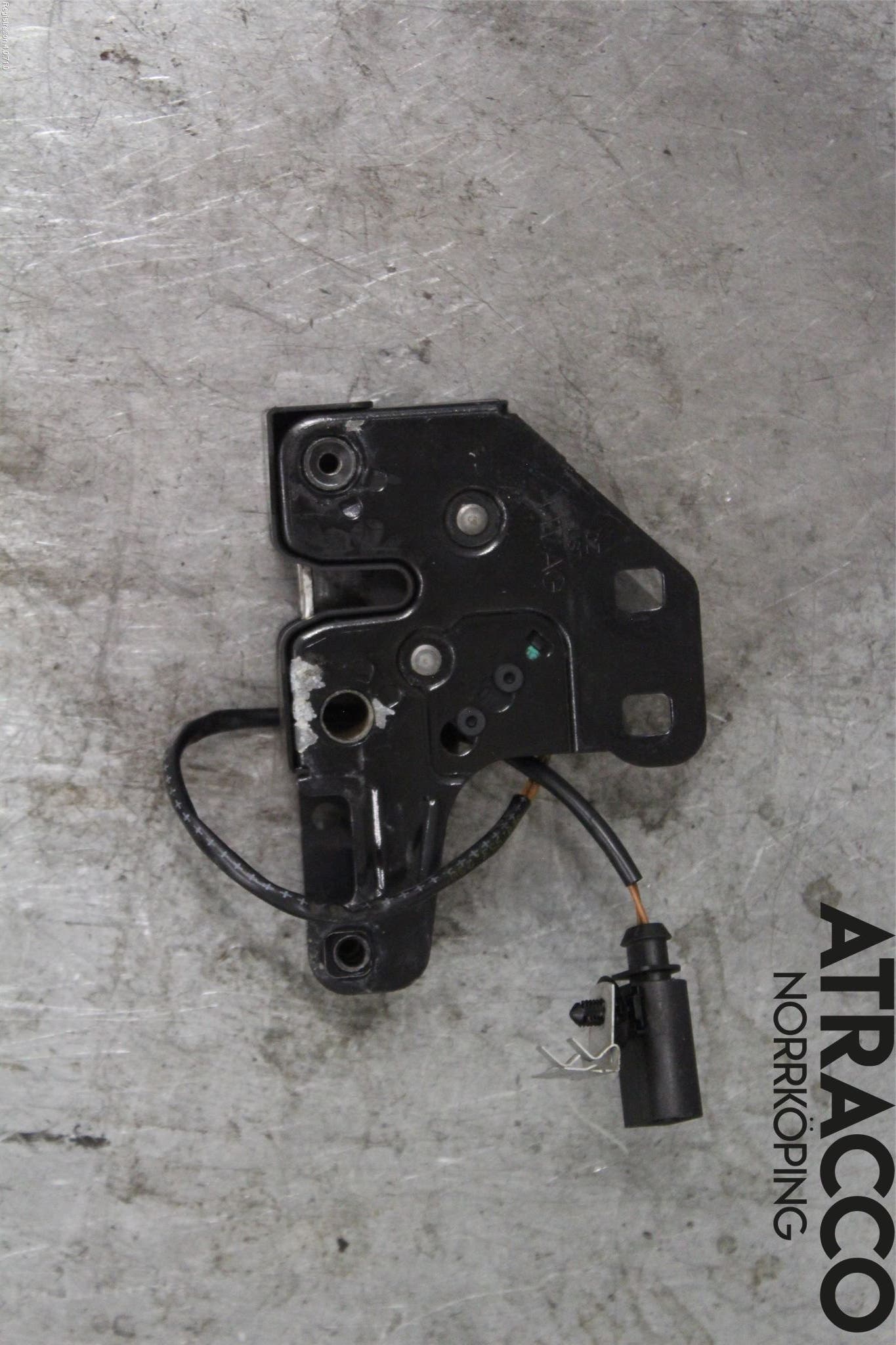 Audi A4/S4 05-07 Huvlås