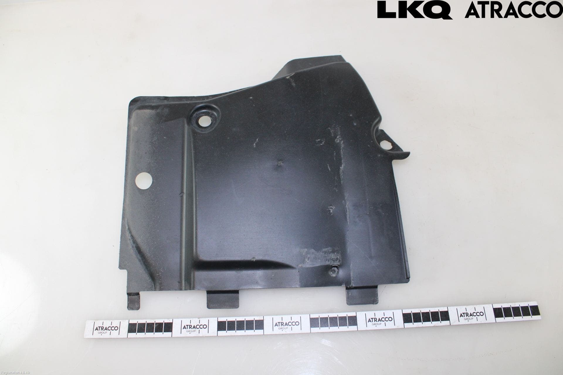 Audi A4/S4 B9 20- Hasplåt Plåt-Plast