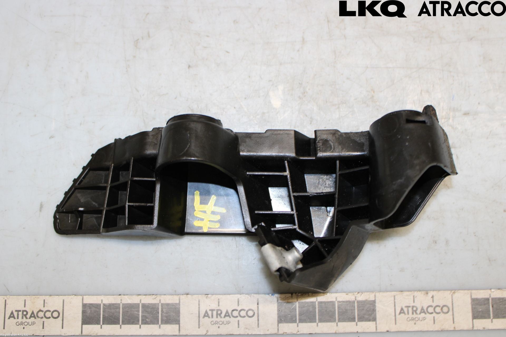 MG 4 23- Stötfångarfäste Fram Hö