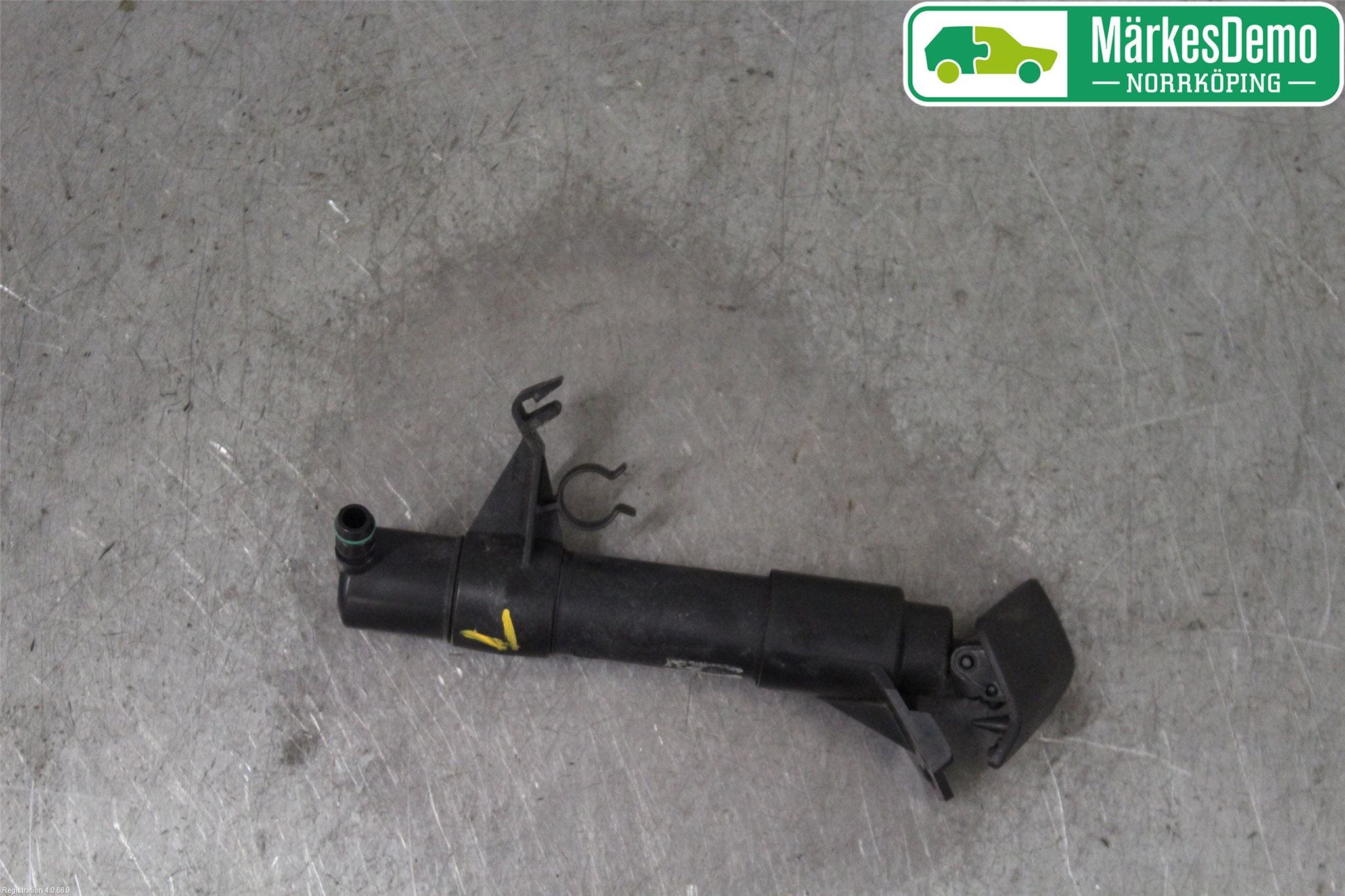 Volkswagen VW GOLF V 04-09 Spolarmunstycke Strålkastare