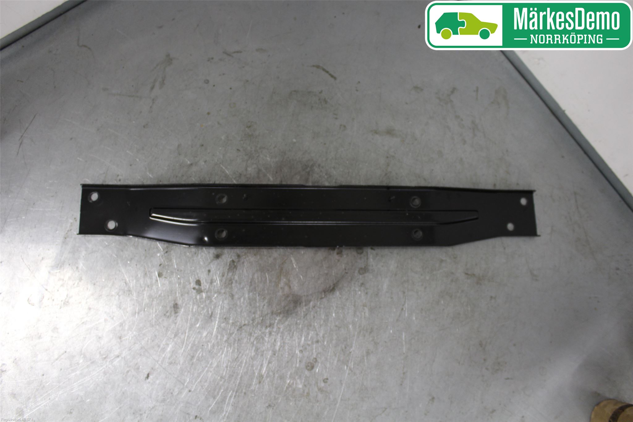 Audi Q5/SQ5 17- Hasplåt Plåt-Plast