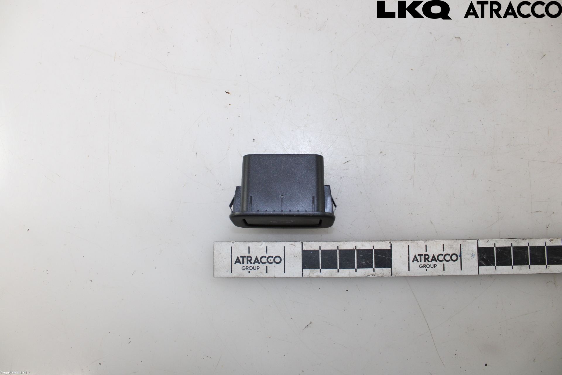 Jaguar I-PACE 18- Strömställare Baklucka