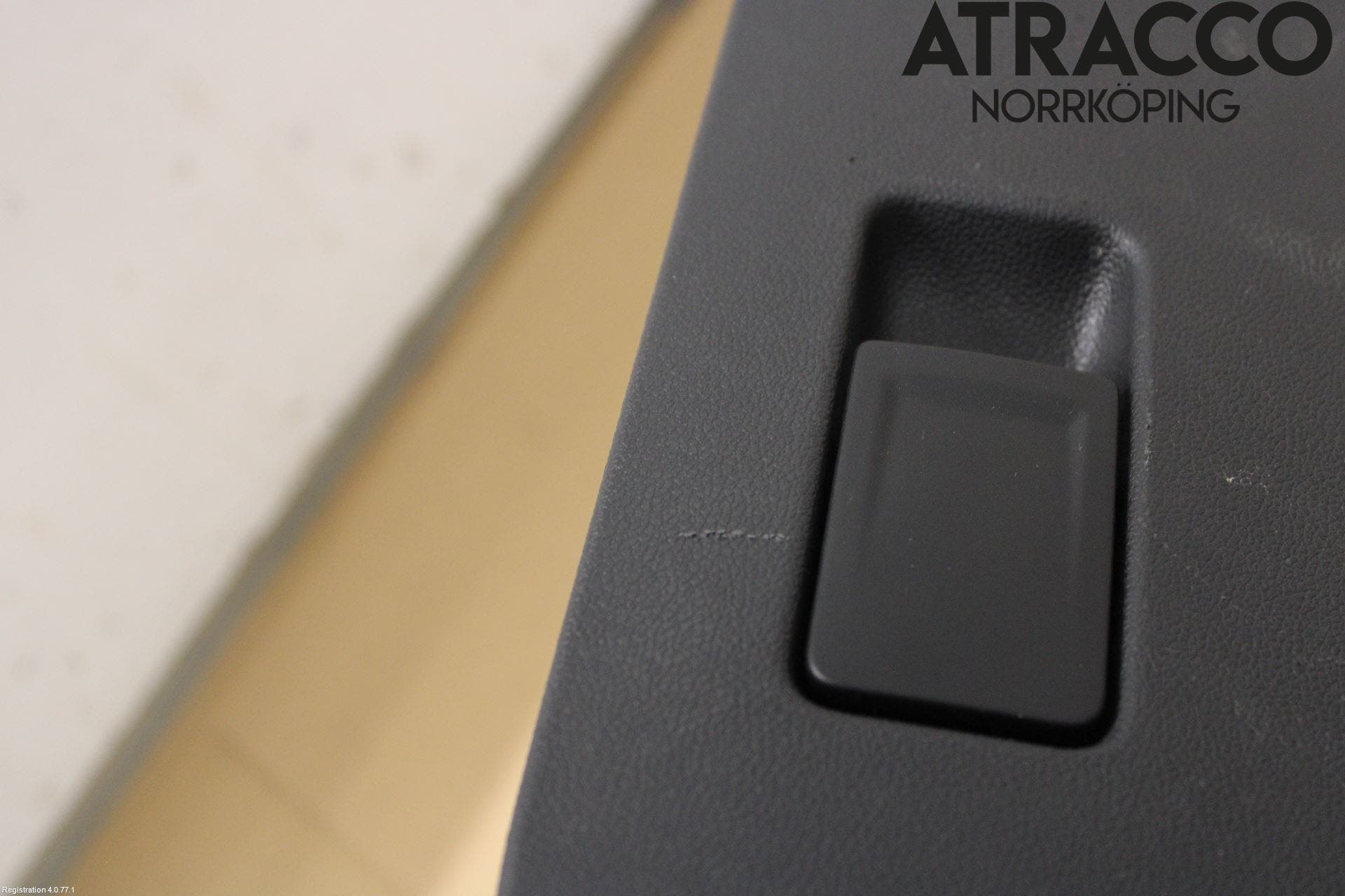 Volkswagen VW POLO VI 18->> Handskfack