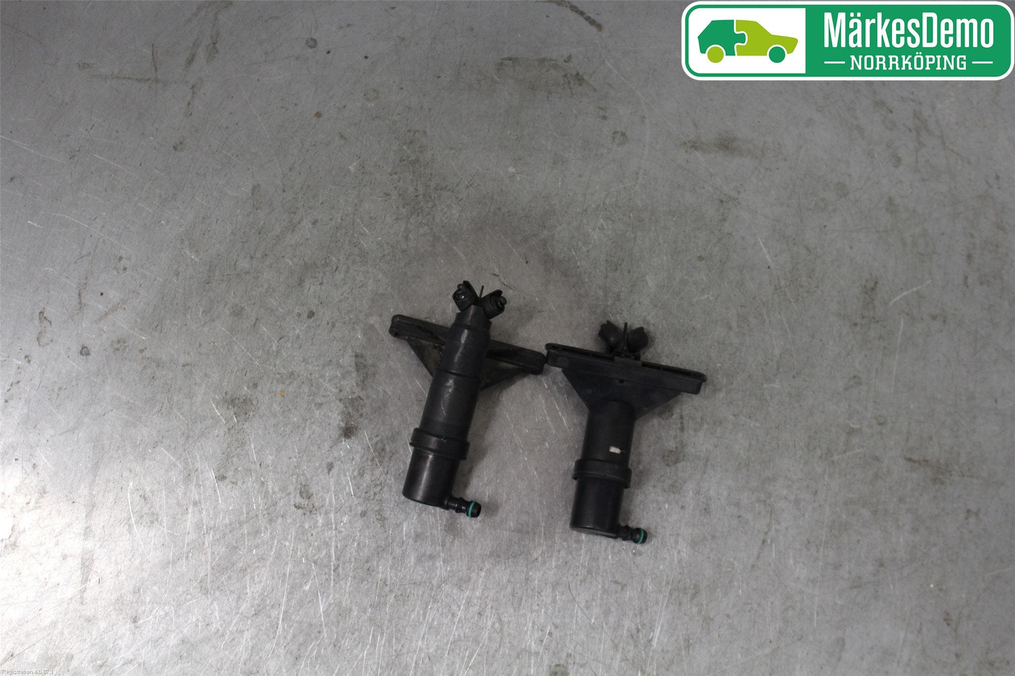 BMW 5 E60/61 Sed/Tou 02-10 Spolarmunstycke Strålkastare