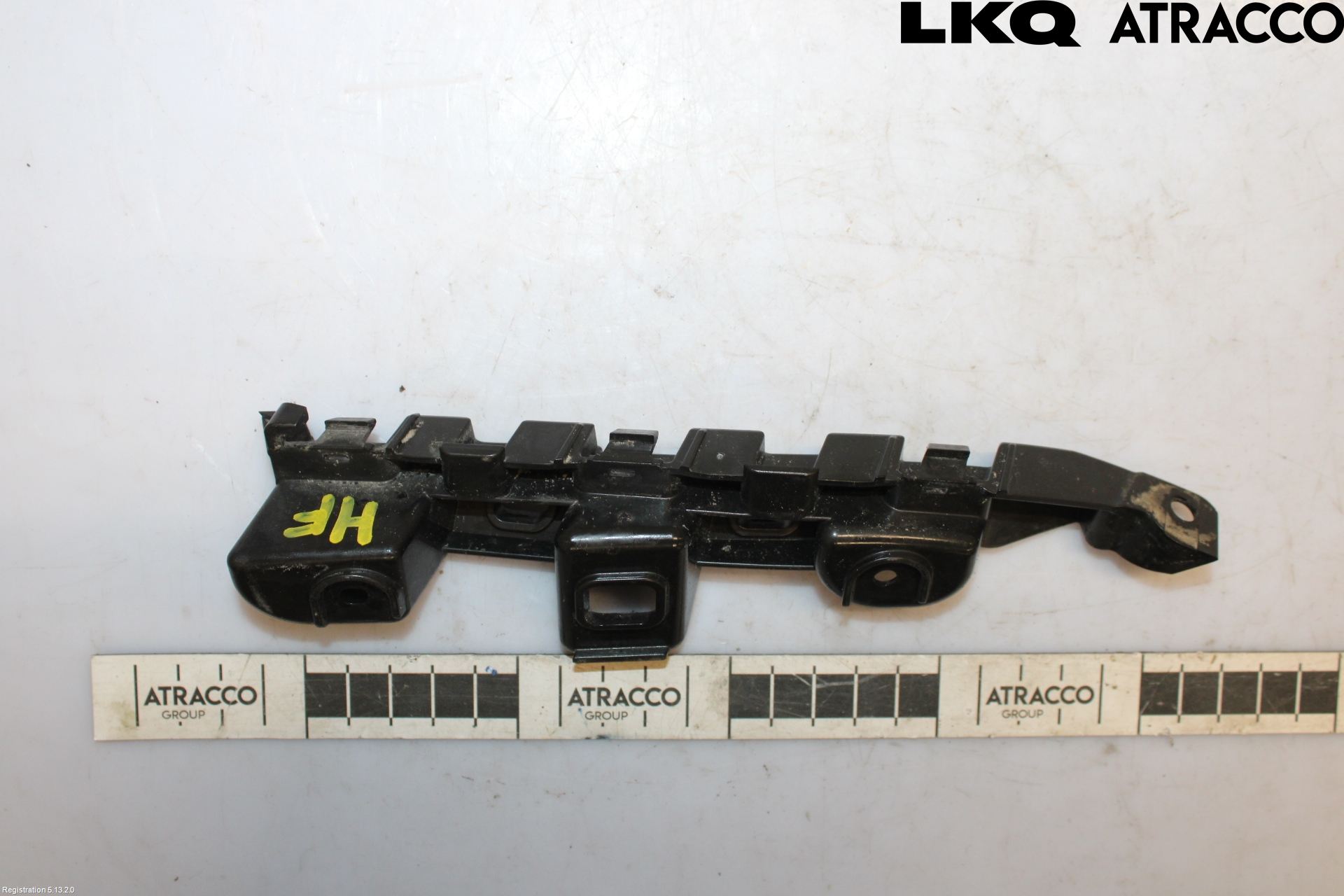 Volkswagen VW PASSAT 11-14 Skärmfäste Fram Hö