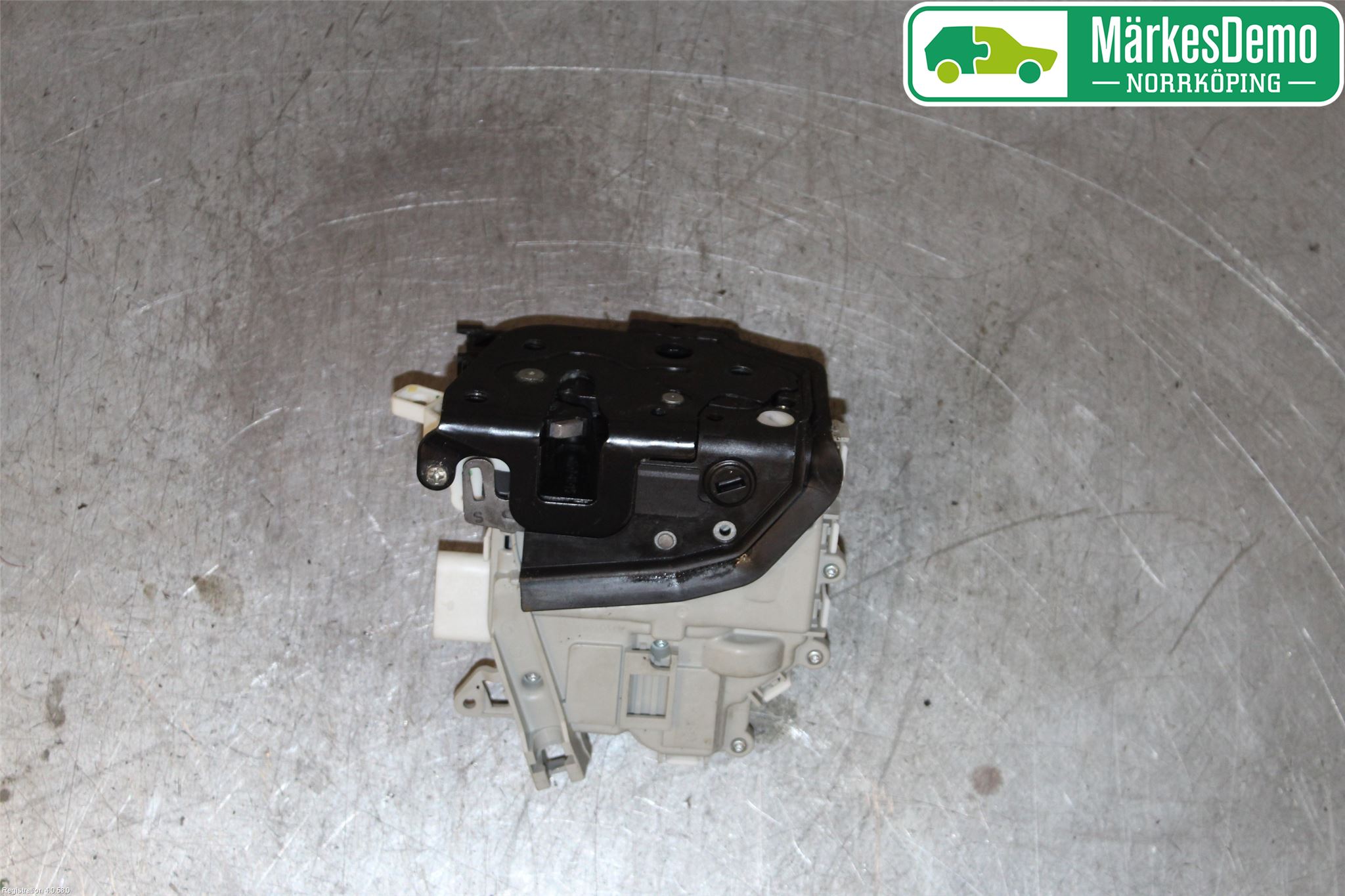 Audi A4 12-15 Låskista-Dörrlås