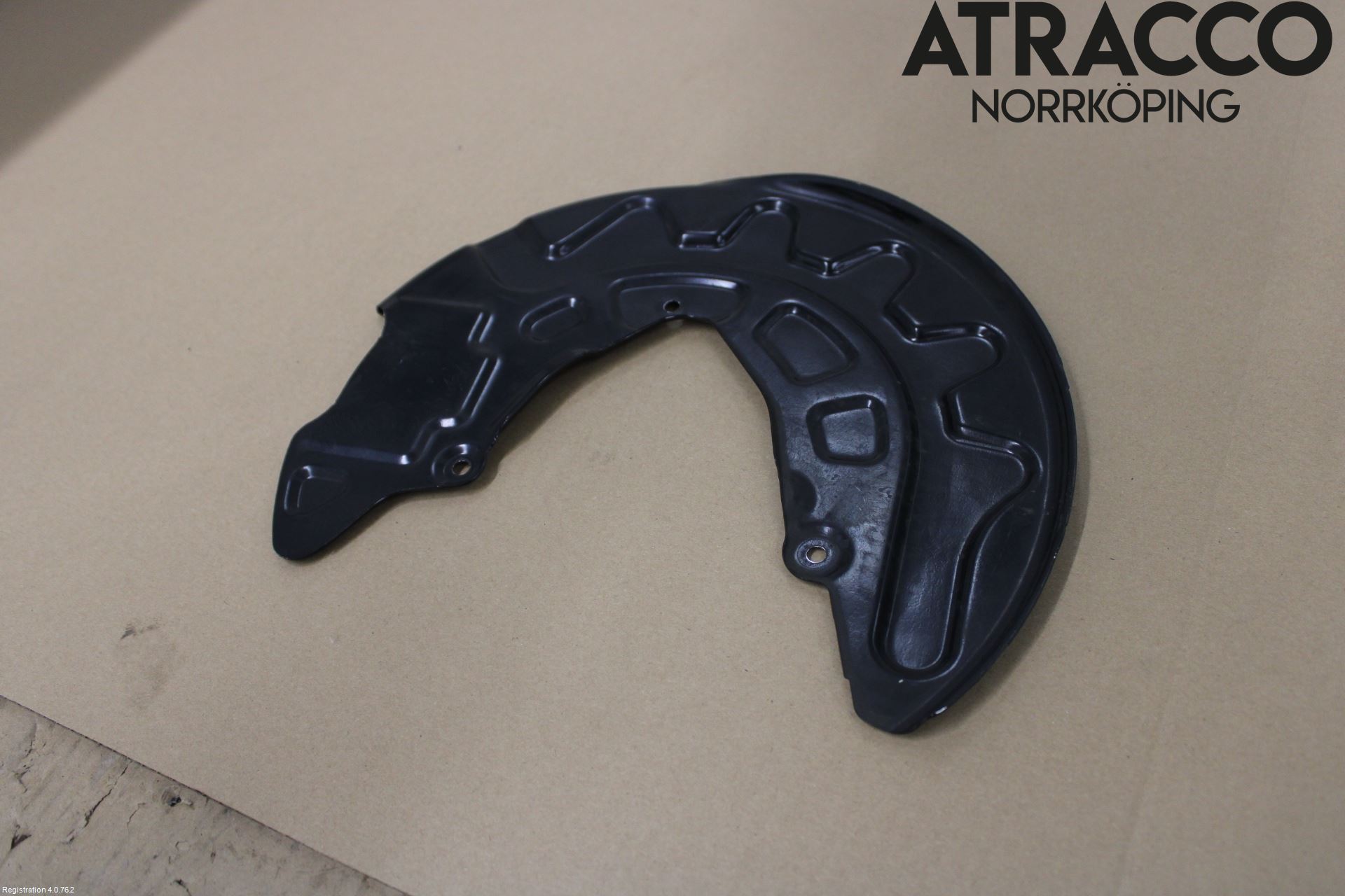 Volkswagen VW PASSAT 20-24 Bromssköld Fram