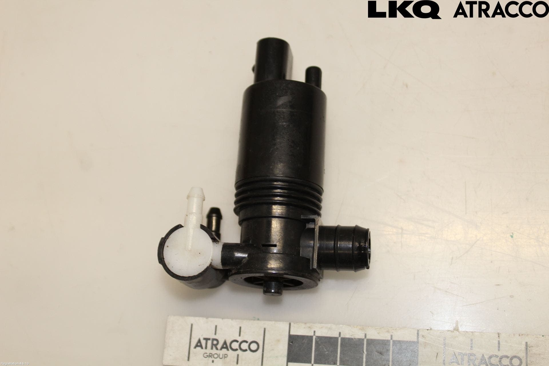 Volvo V90 17->> Spolarpump Vindruta