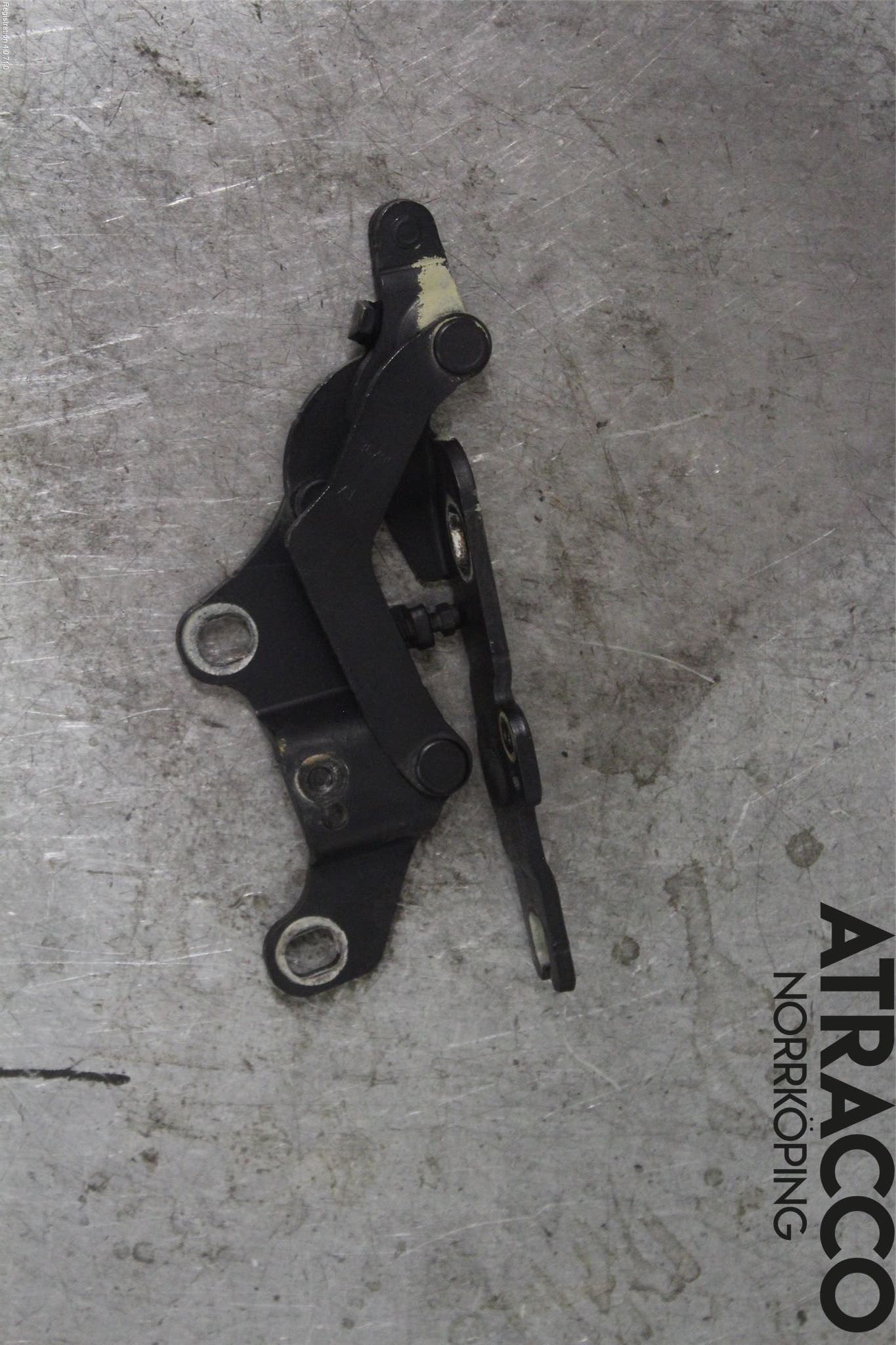 BMW 1 E87/81 5D/3D 03-11 Huvgångjärn