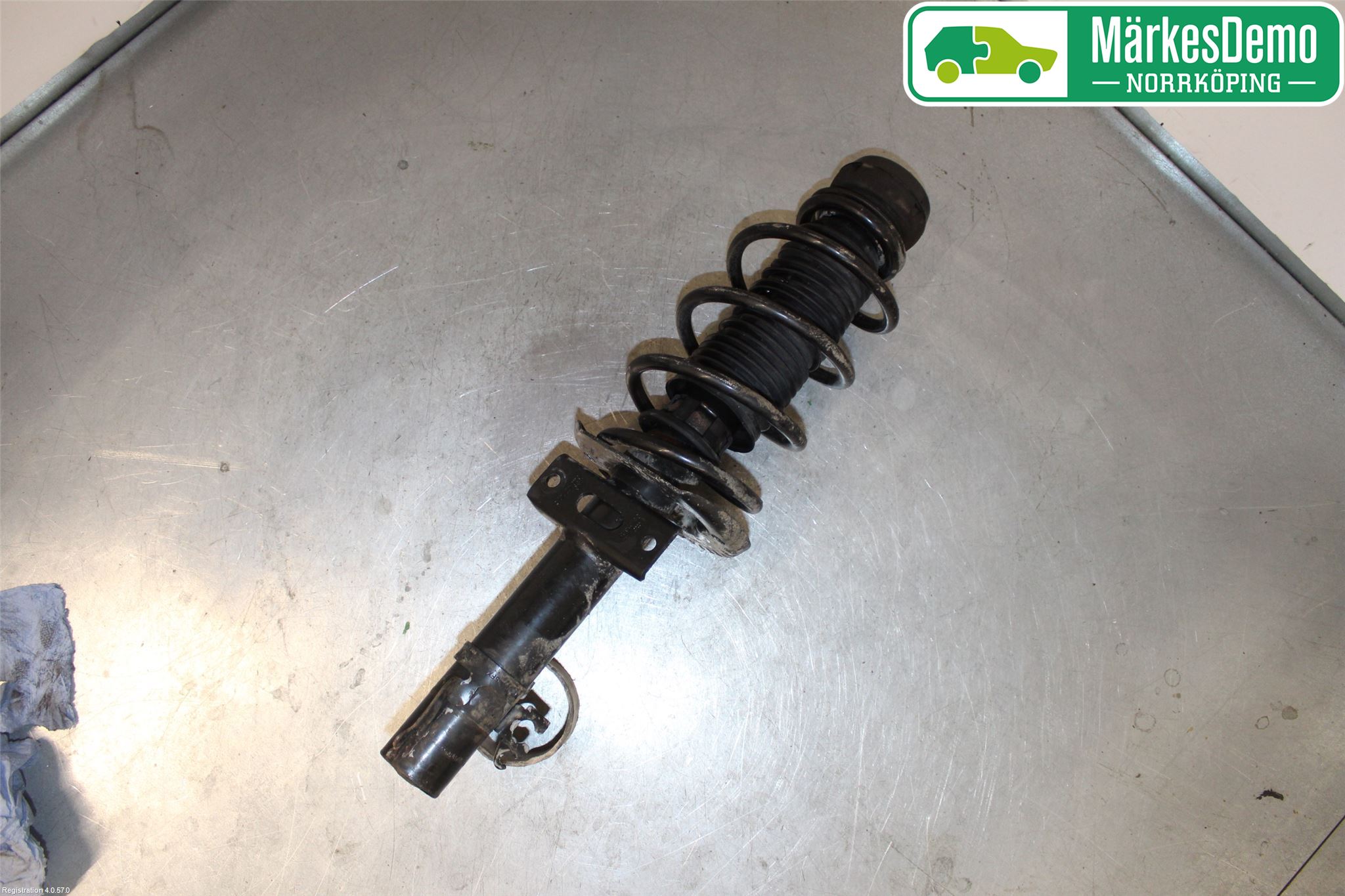 Volkswagen VW POLO 10-17 Fjäderben Fram Höger