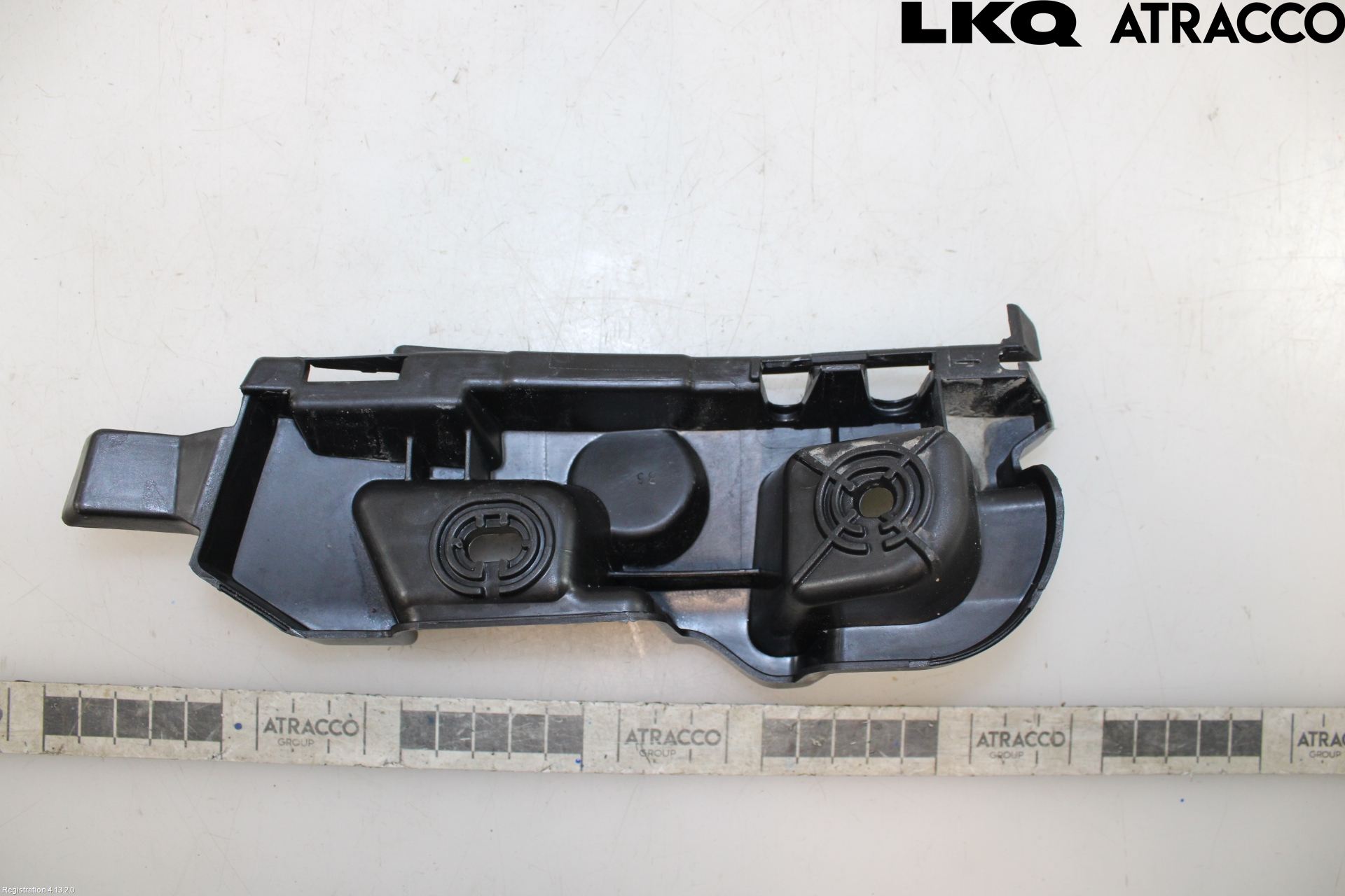 Skoda SUPERB 16-24 Stötfångarfäste Bak Hö