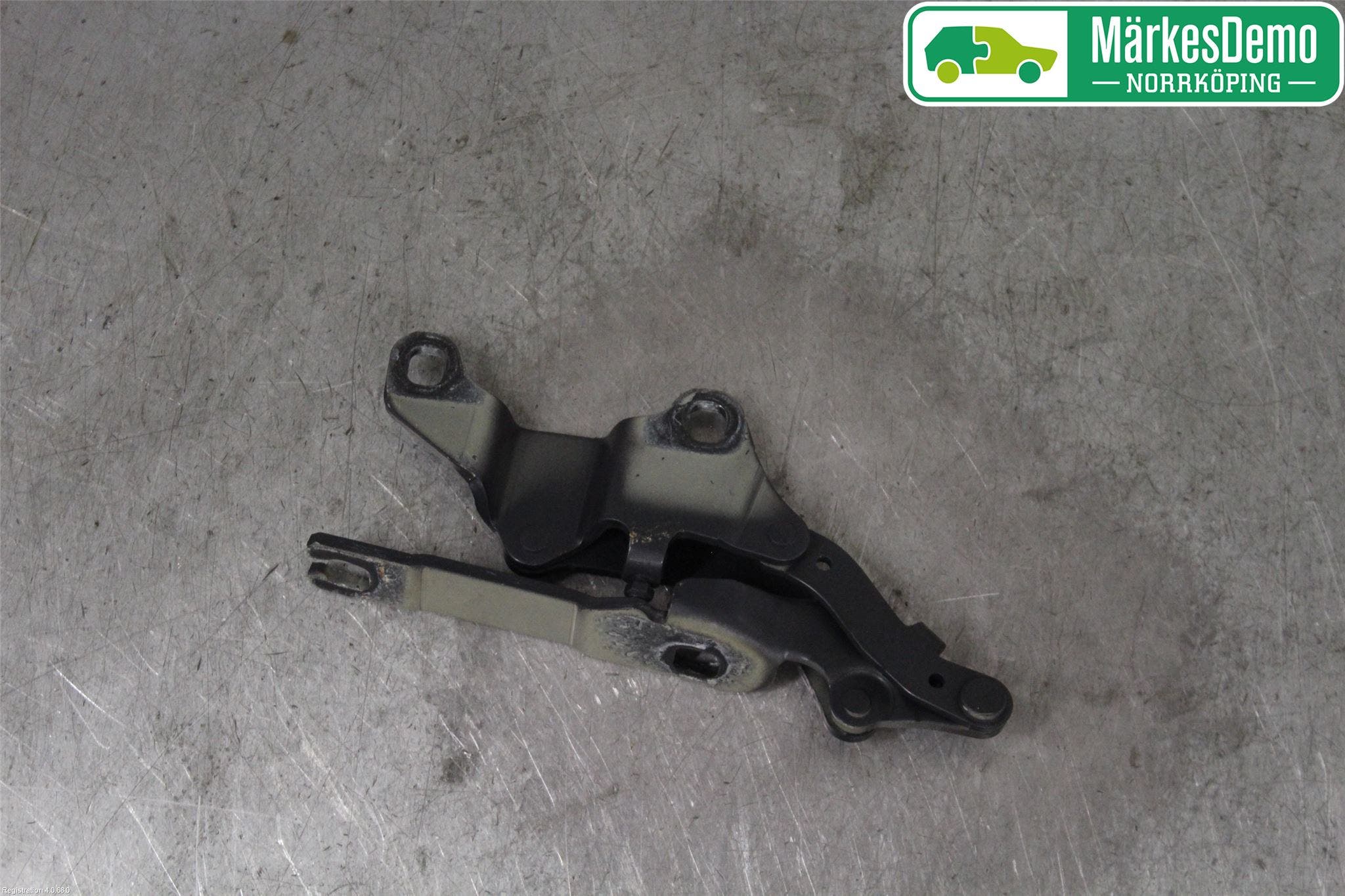 BMW 3 E90/91 SED/TOU 05-12 Huvgångjärn