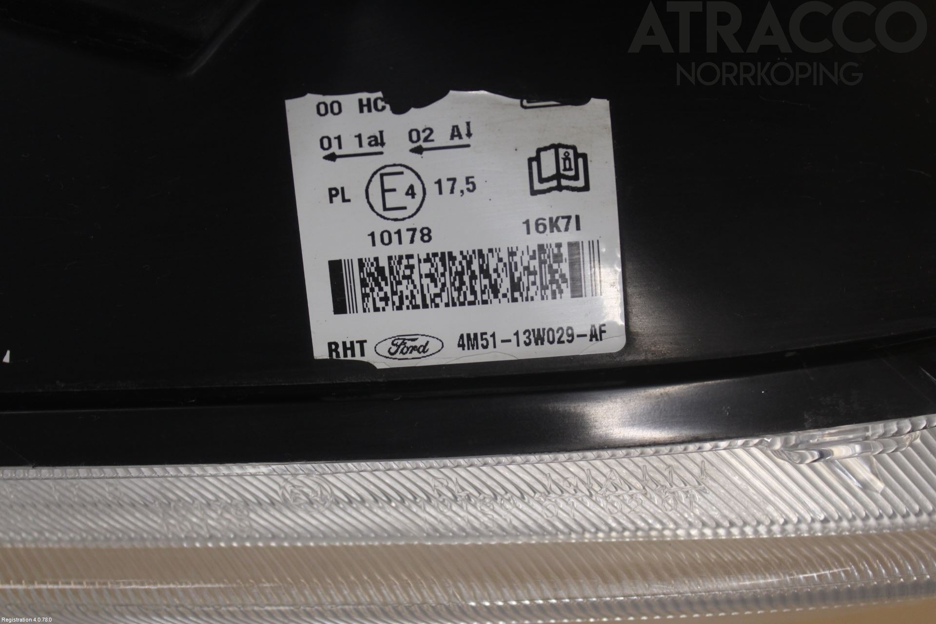 Ford FOCUS     04-07 Strålkastare Höger