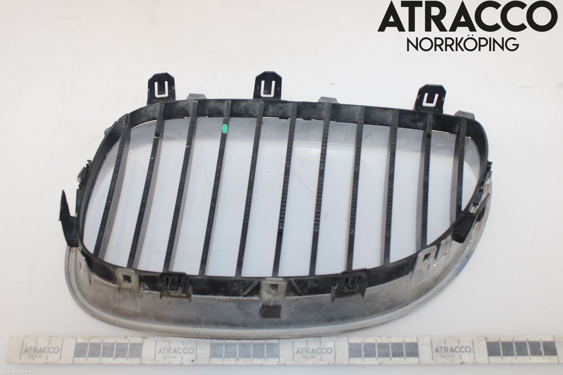 BMW 5 E60/61 Sed/Tou 02-10 Grilldel Höger