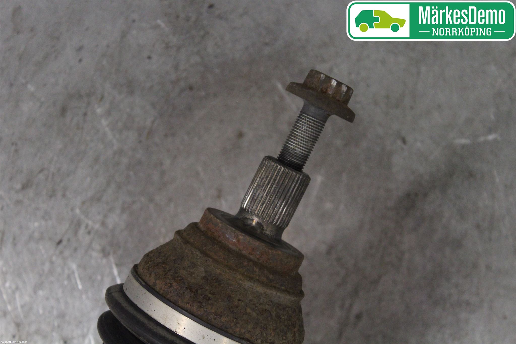 Volkswagen VW PASSAT 11-14 Drivaxel Fram Vänster