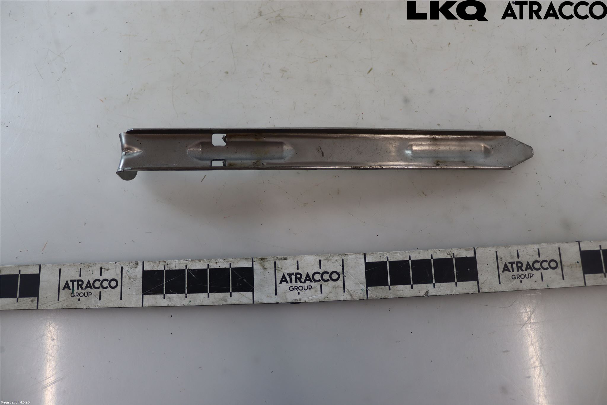 Volvo V70 08-13 Strålkast Fästsarg