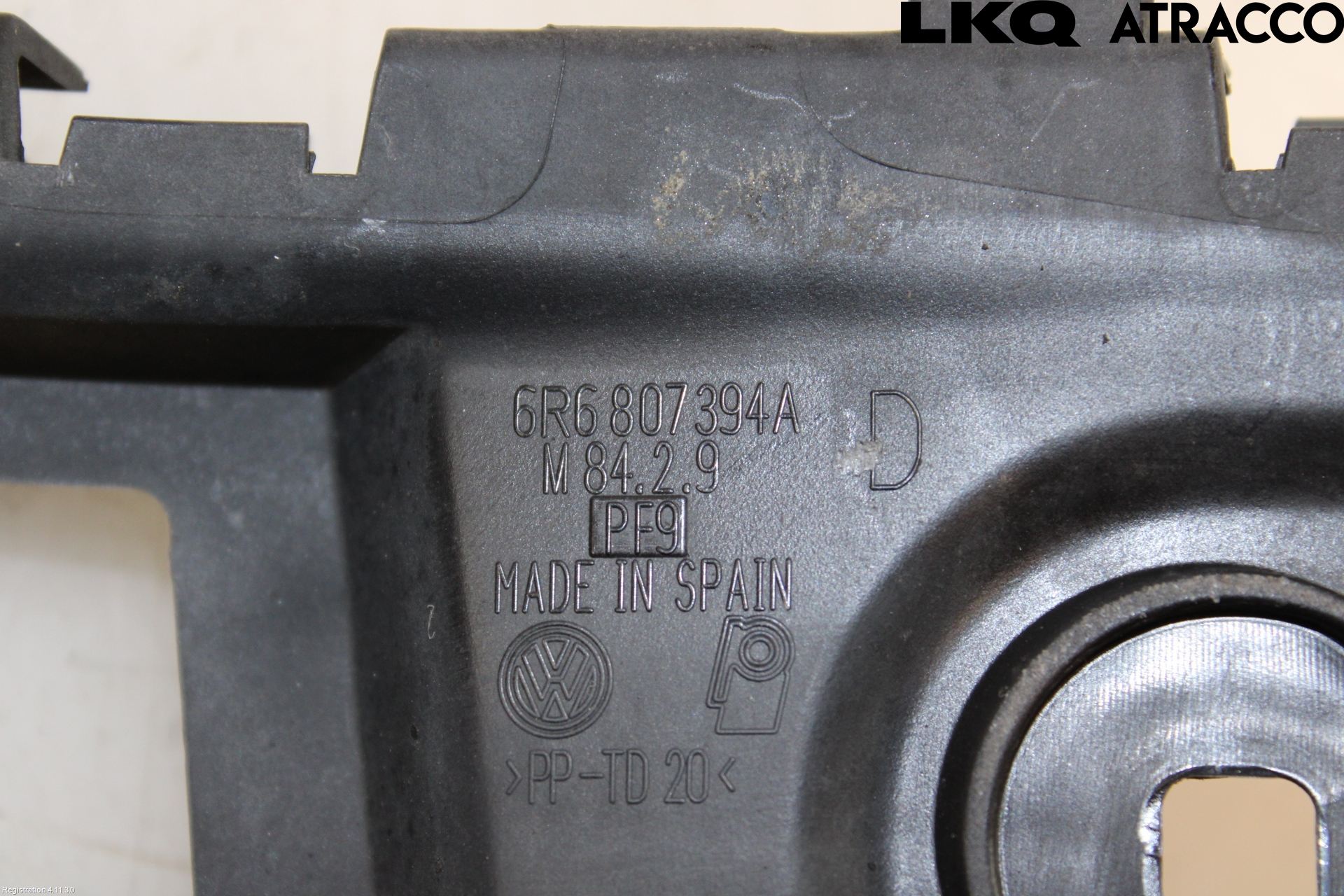 Volkswagen VW POLO 10-17 Stötfångarfäste Bak Hö