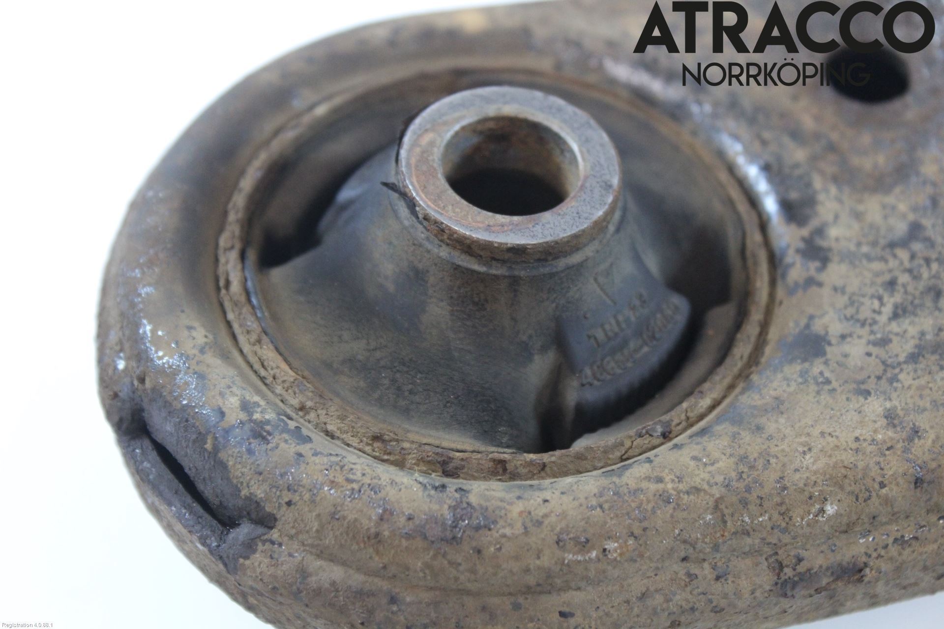 Toyota AVENSIS 09-15 Bärarm Fram Undre Vä