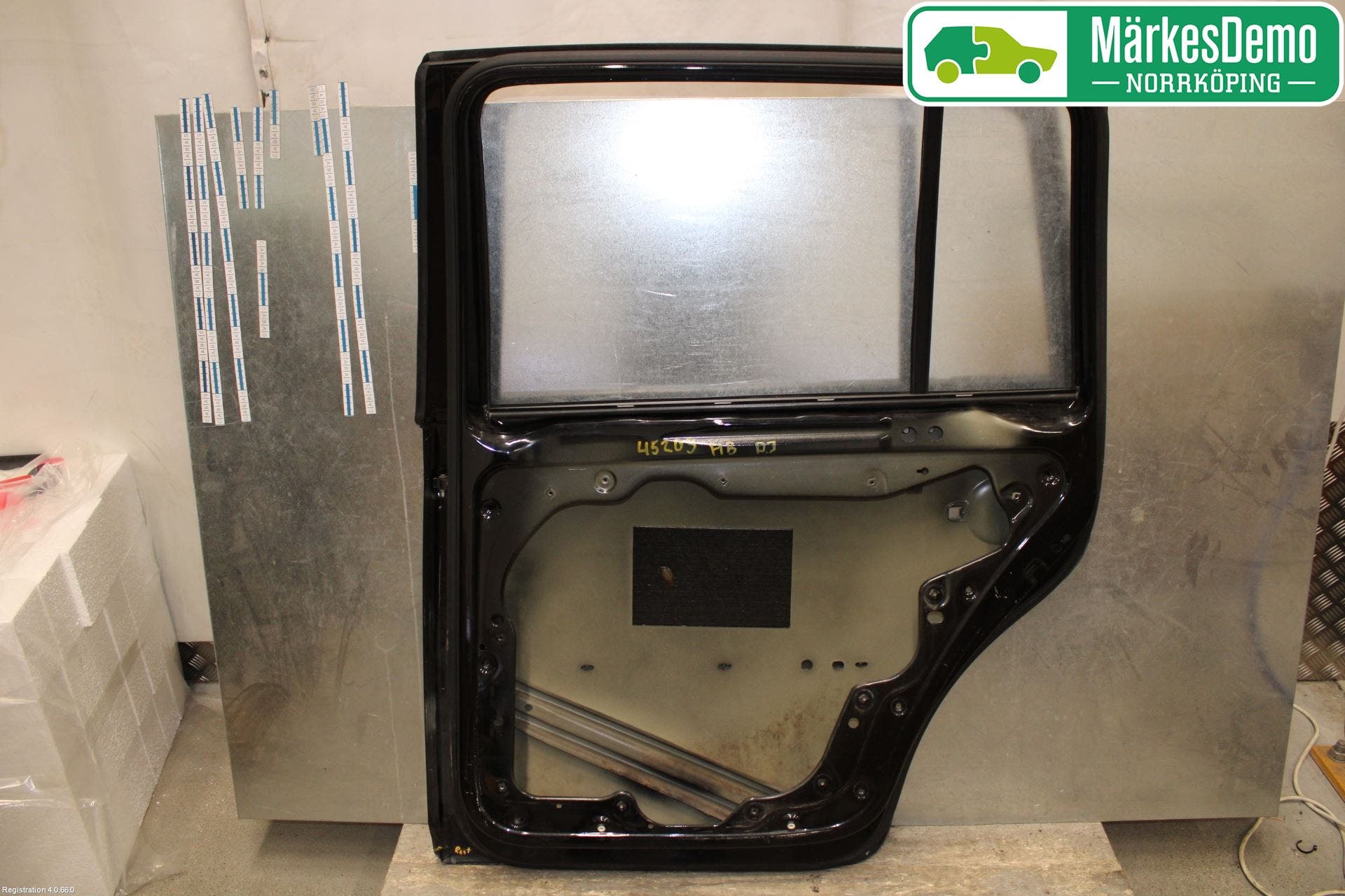 Volkswagen VW TOURAN 03-10 Dörr Bak Höger