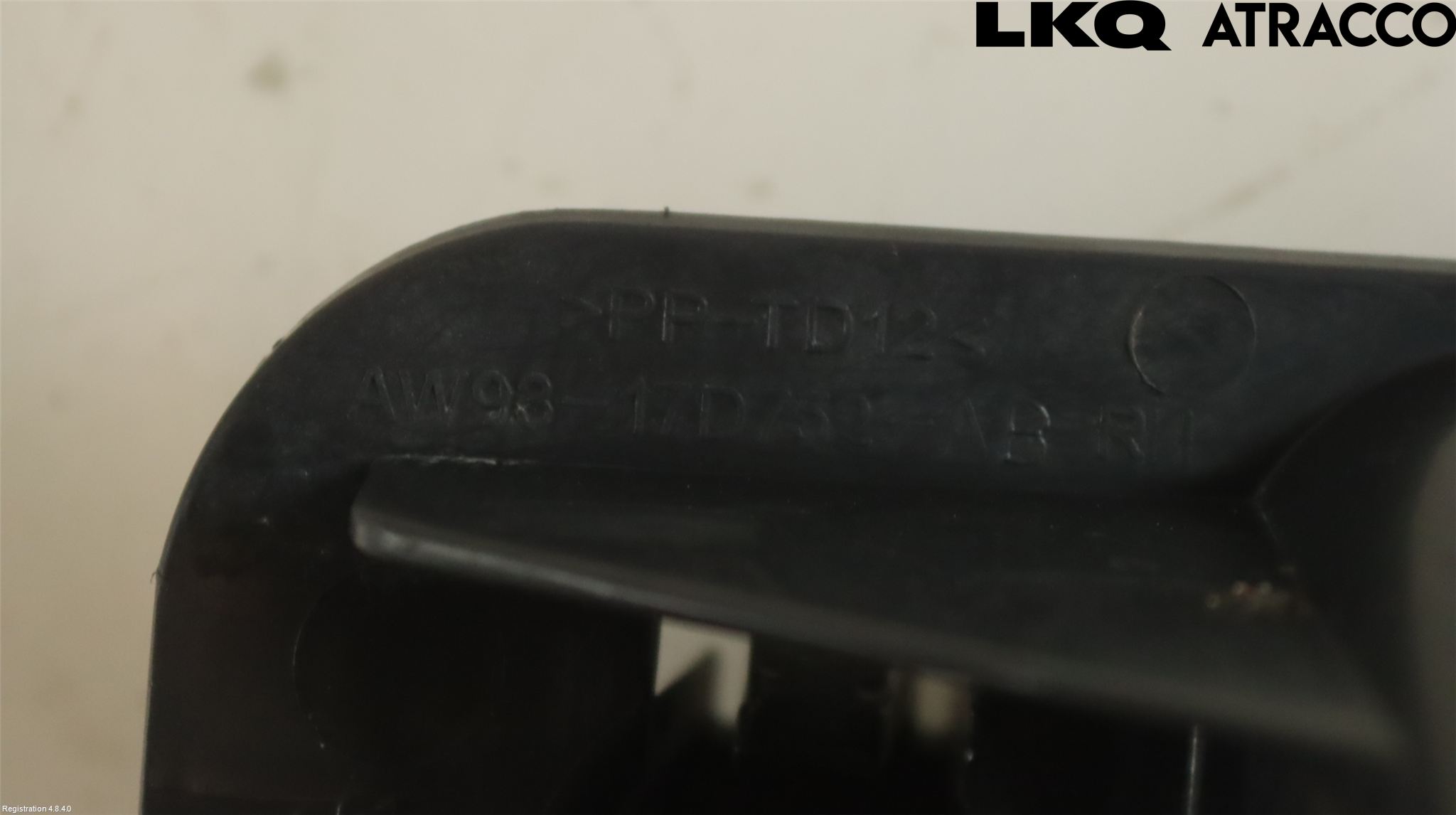 Jaguar XJ X351        10- Stötfångarfäste Bak Hö