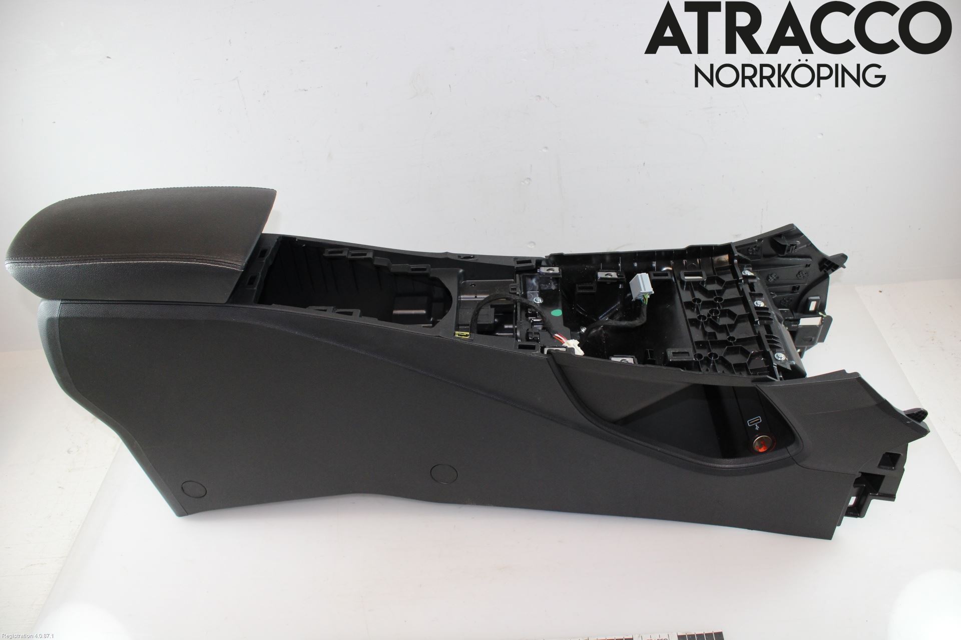MG ZS EV 20- Instrumentkonsoll Mitt