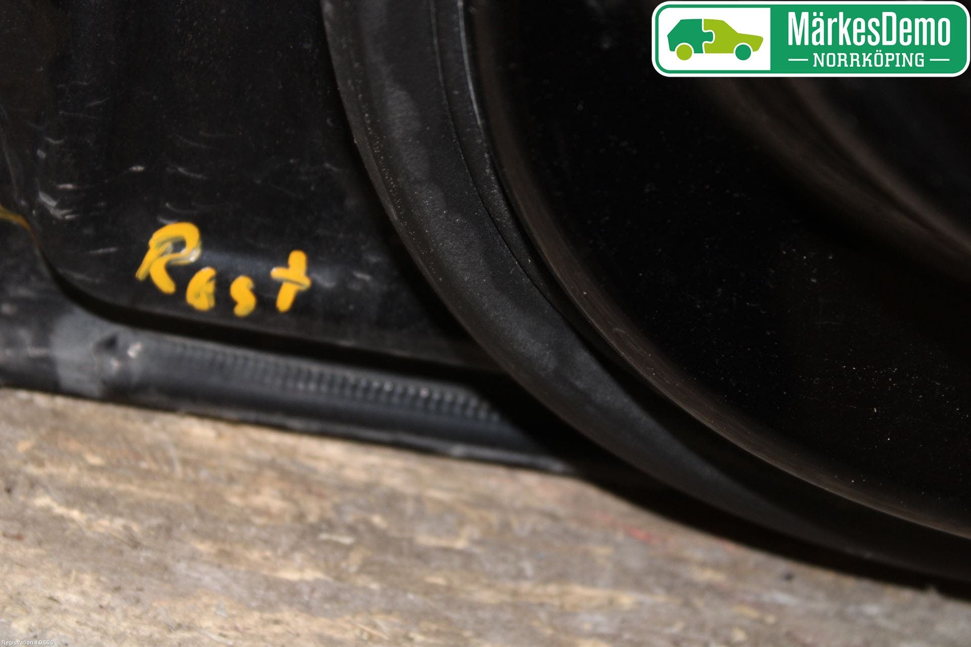 Volkswagen VW TOURAN 03-10 Dörr Bak Höger