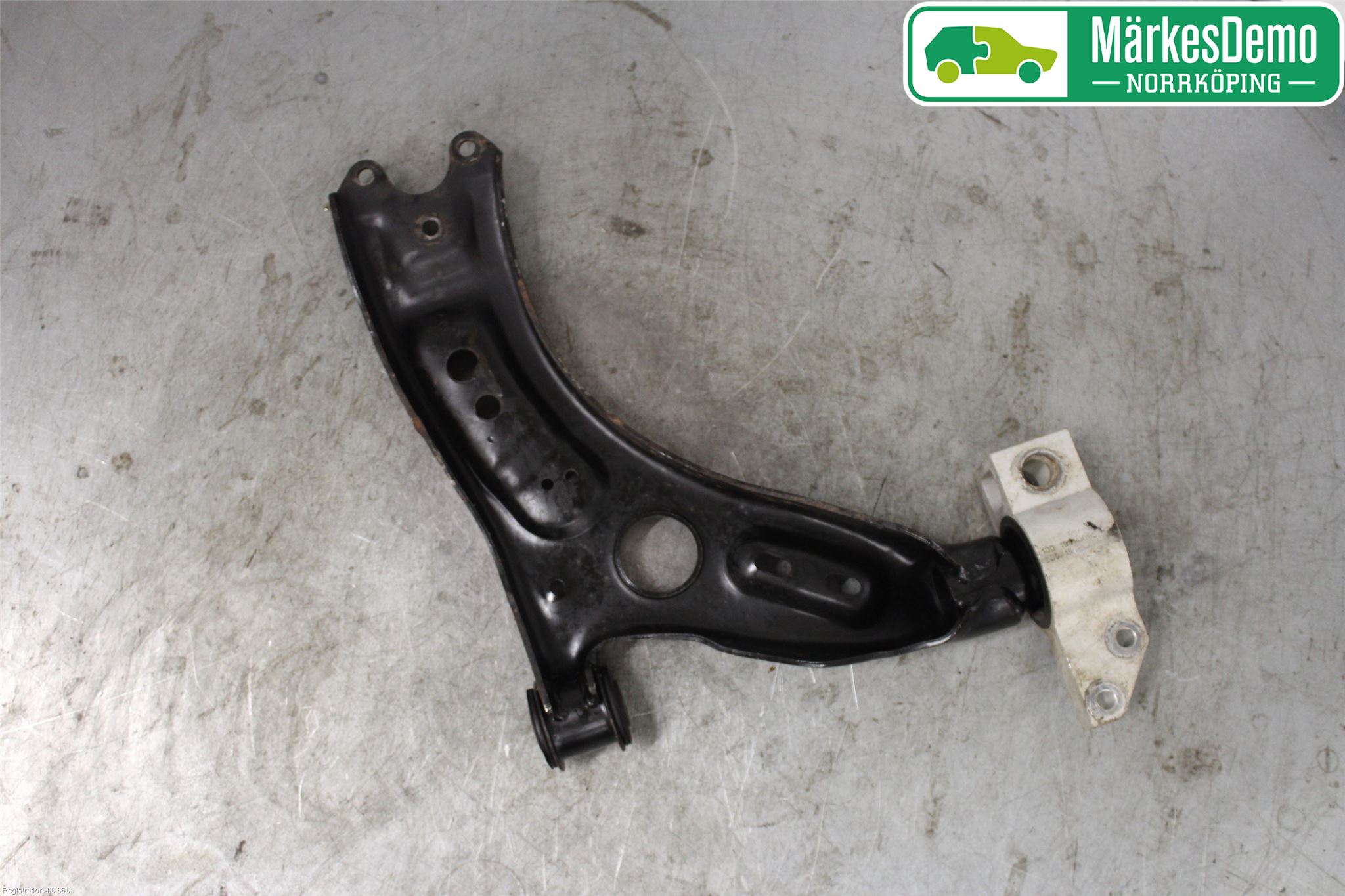 Volkswagen VW CADDY      04-10 Bärarm Fram Undre Vä
